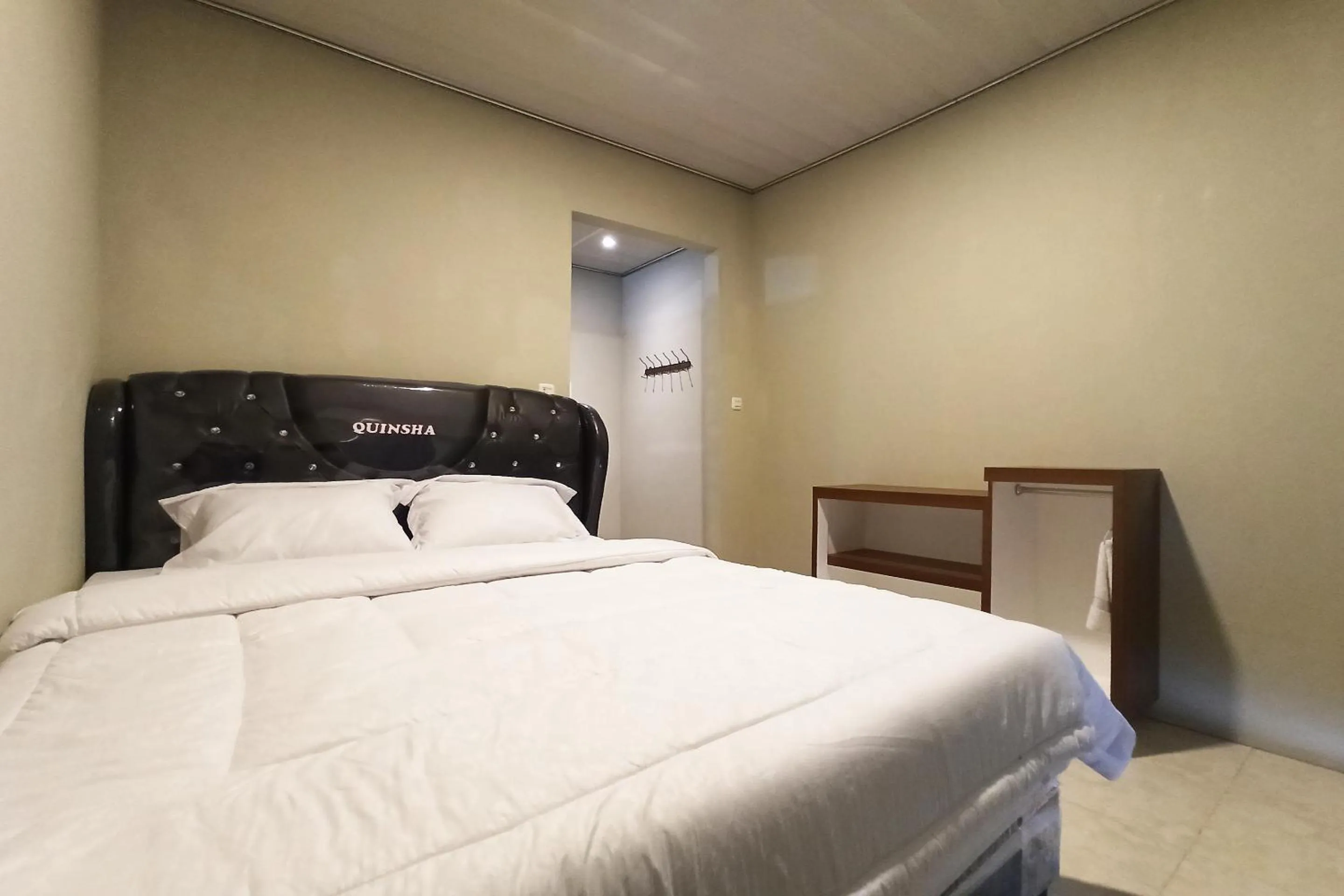 Double Room in RedDoorz near Taman Merdeka Metro Lampung