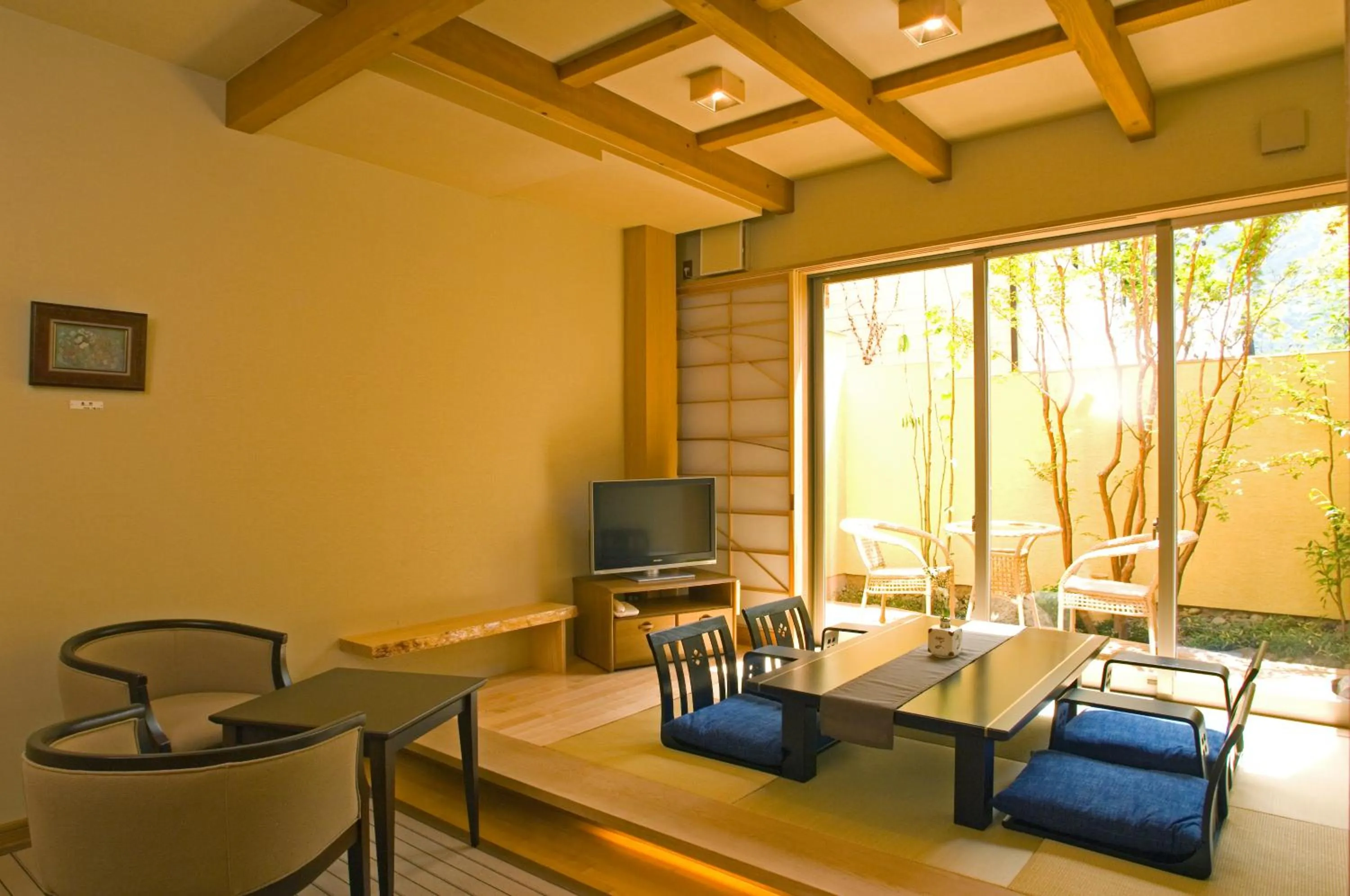 Family Room Mainsonette with Tatami Area and Private Open-Air Bath in Kutsurogi-no-Yado Nanakawa