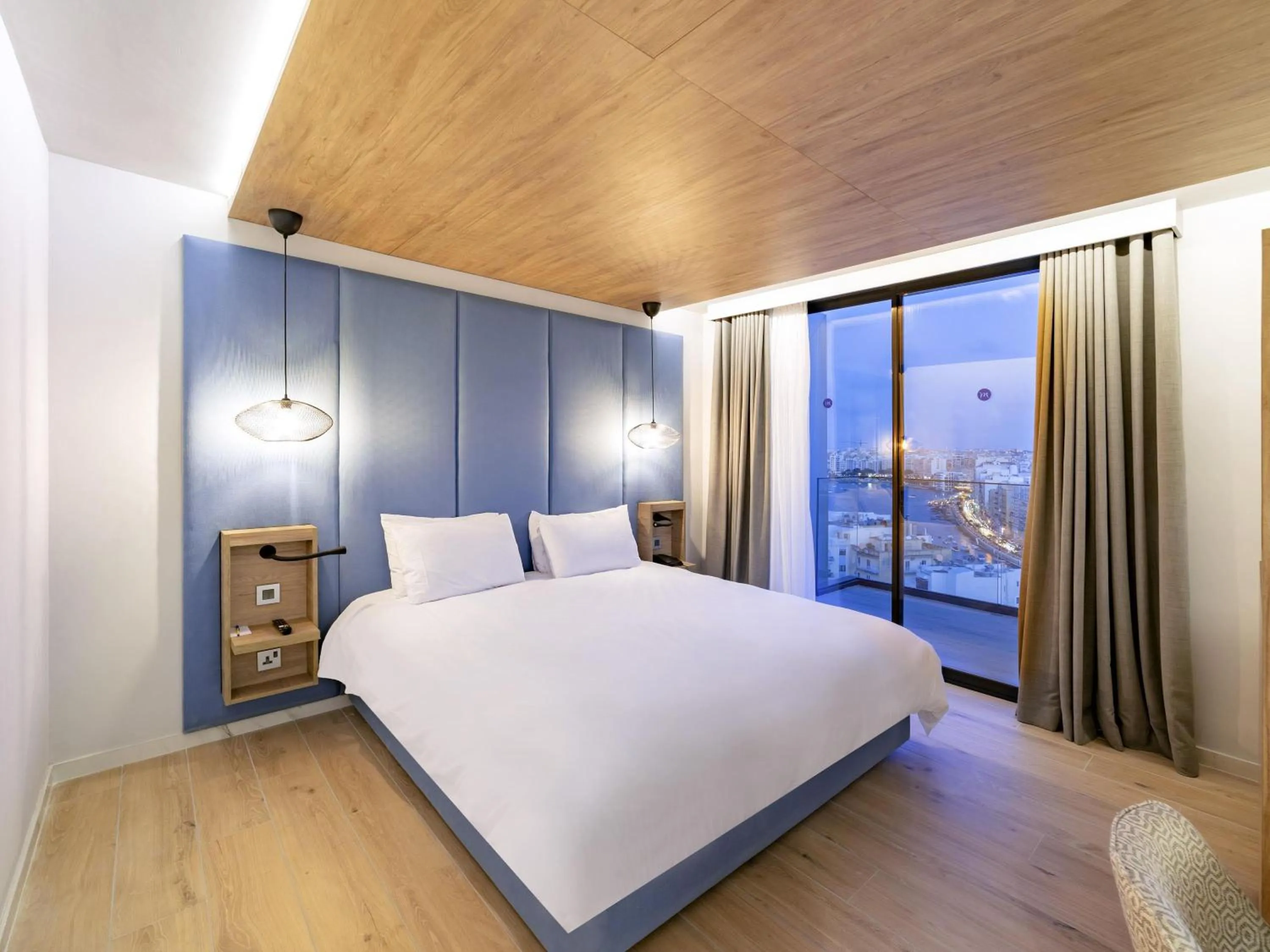 Superior Queen Room with Balcony and Sea View in Mercure St. Julian's Malta