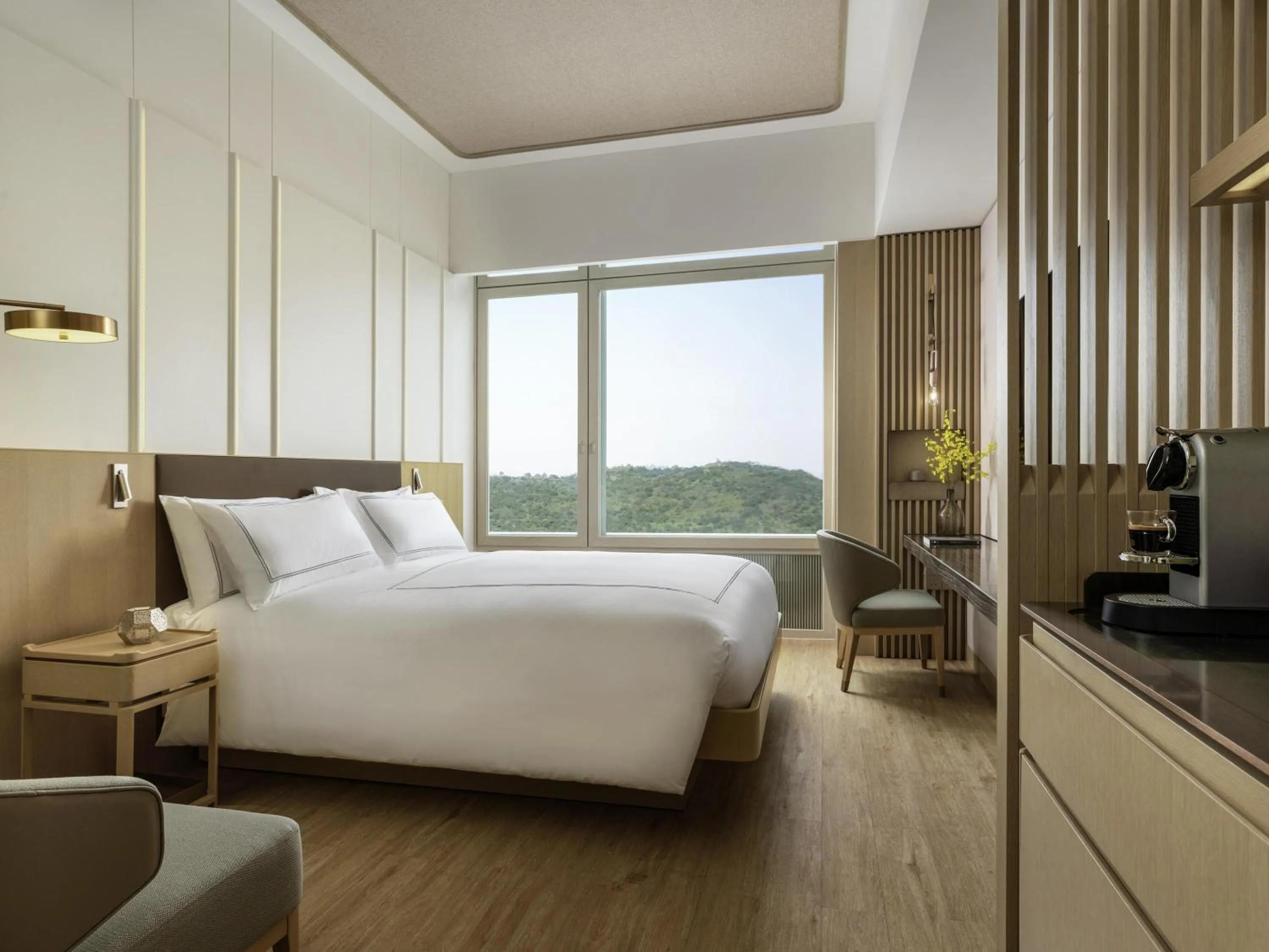 Executive Room - 1 Queen Size Bed, Lounge Access, High floor in The Silveri Hotel Hong Kong - MGallery Collection