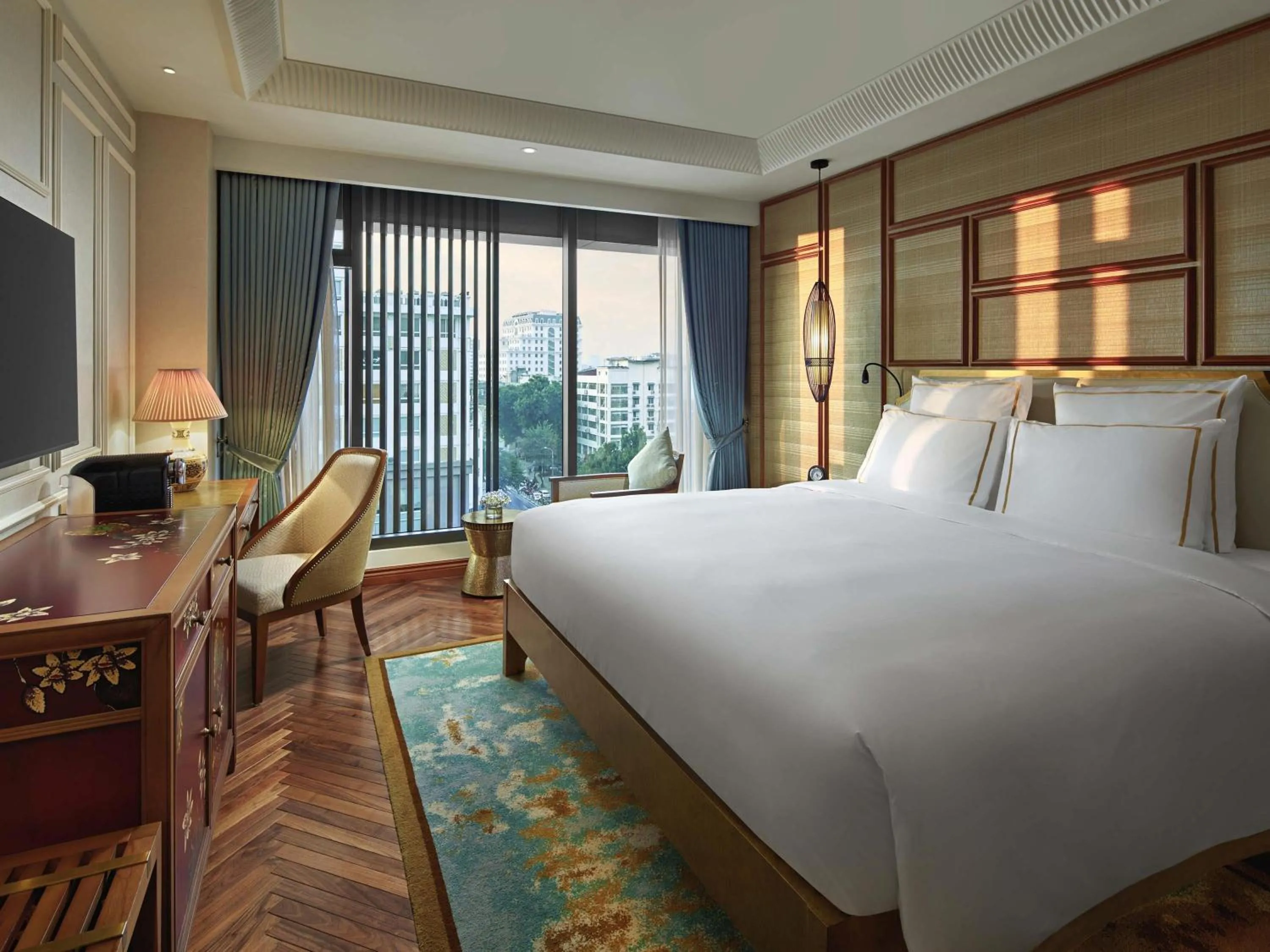 Deluxe King Room in Grand Mercure Hanoi
