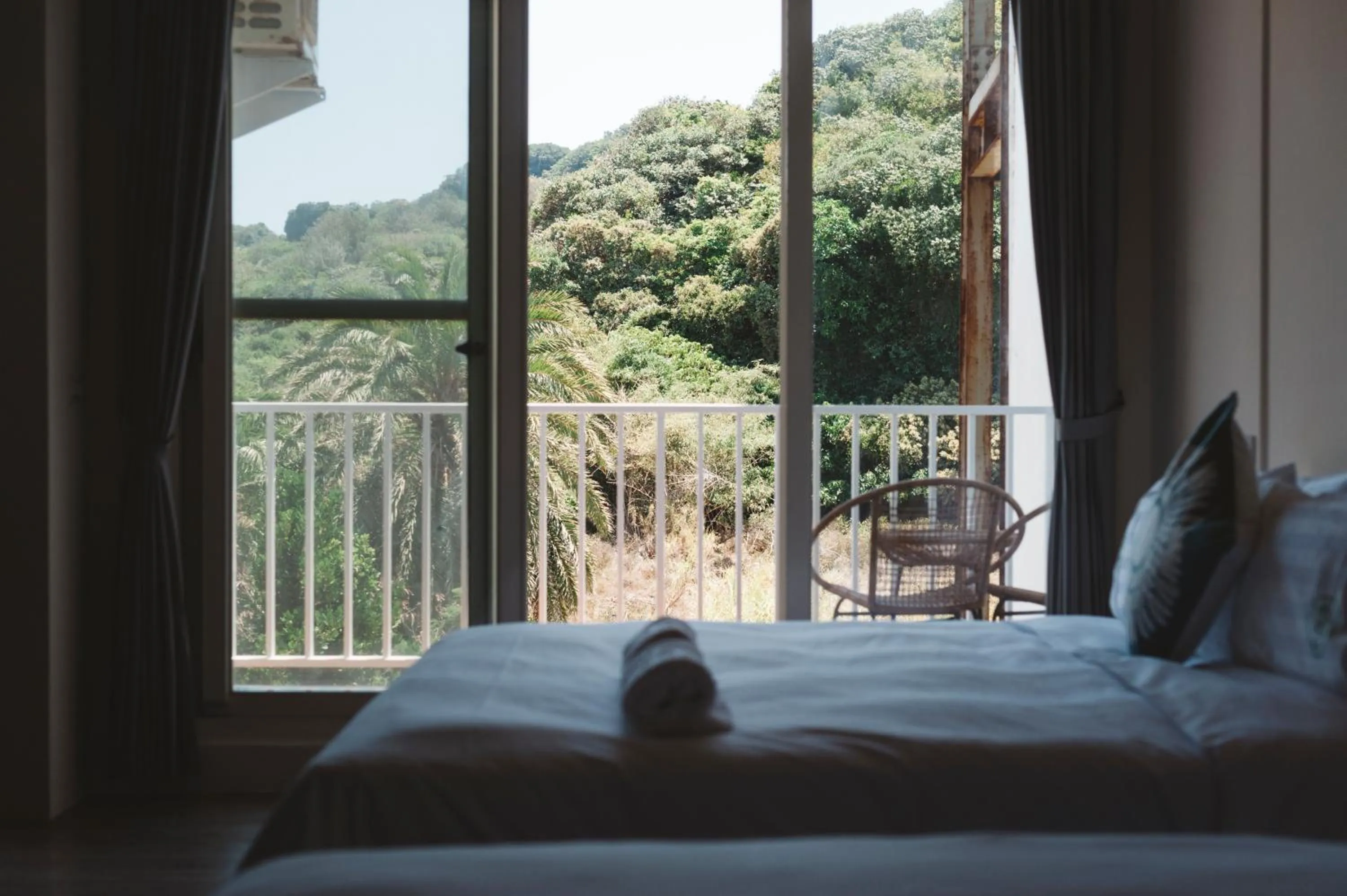 Quadruple Room with Mountain View and Balcony in Yellow's Kenting B&B II