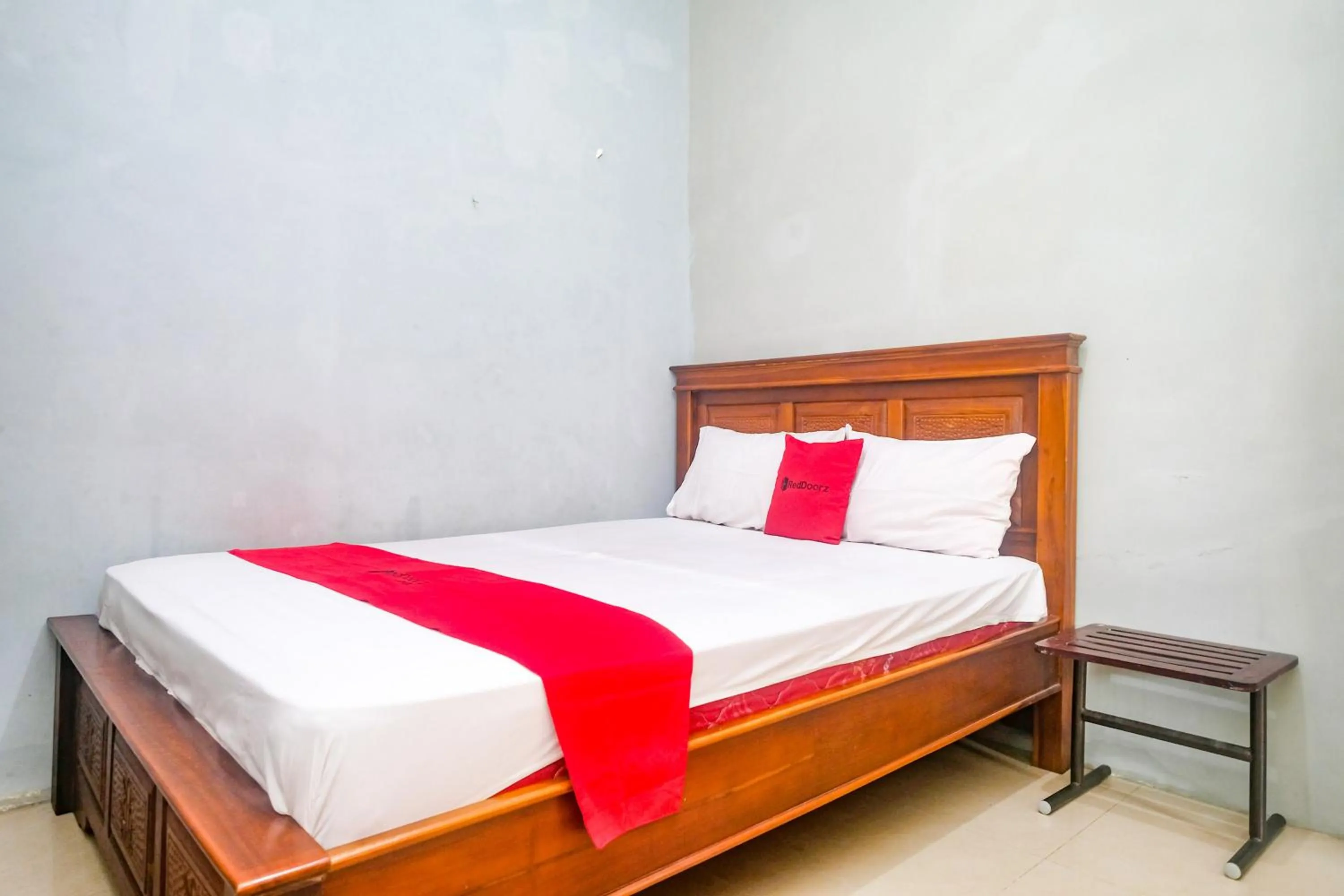 Double Room in RedDoorz @ Jalan Kedawung