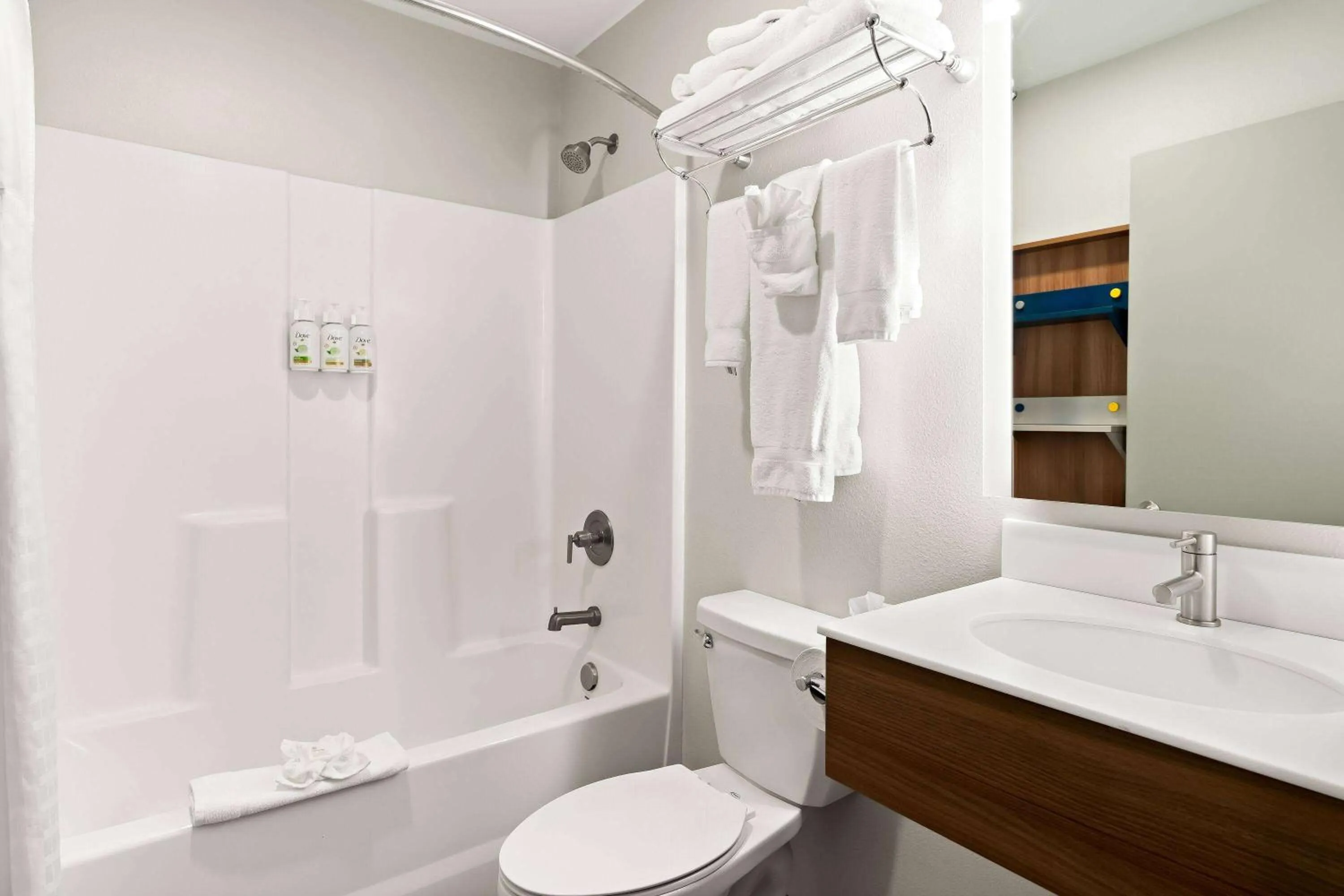 Queen Room with Two Queen Beds - Non-Smoking in Holiday Inn Express & Suites George - Quincy South by IHG