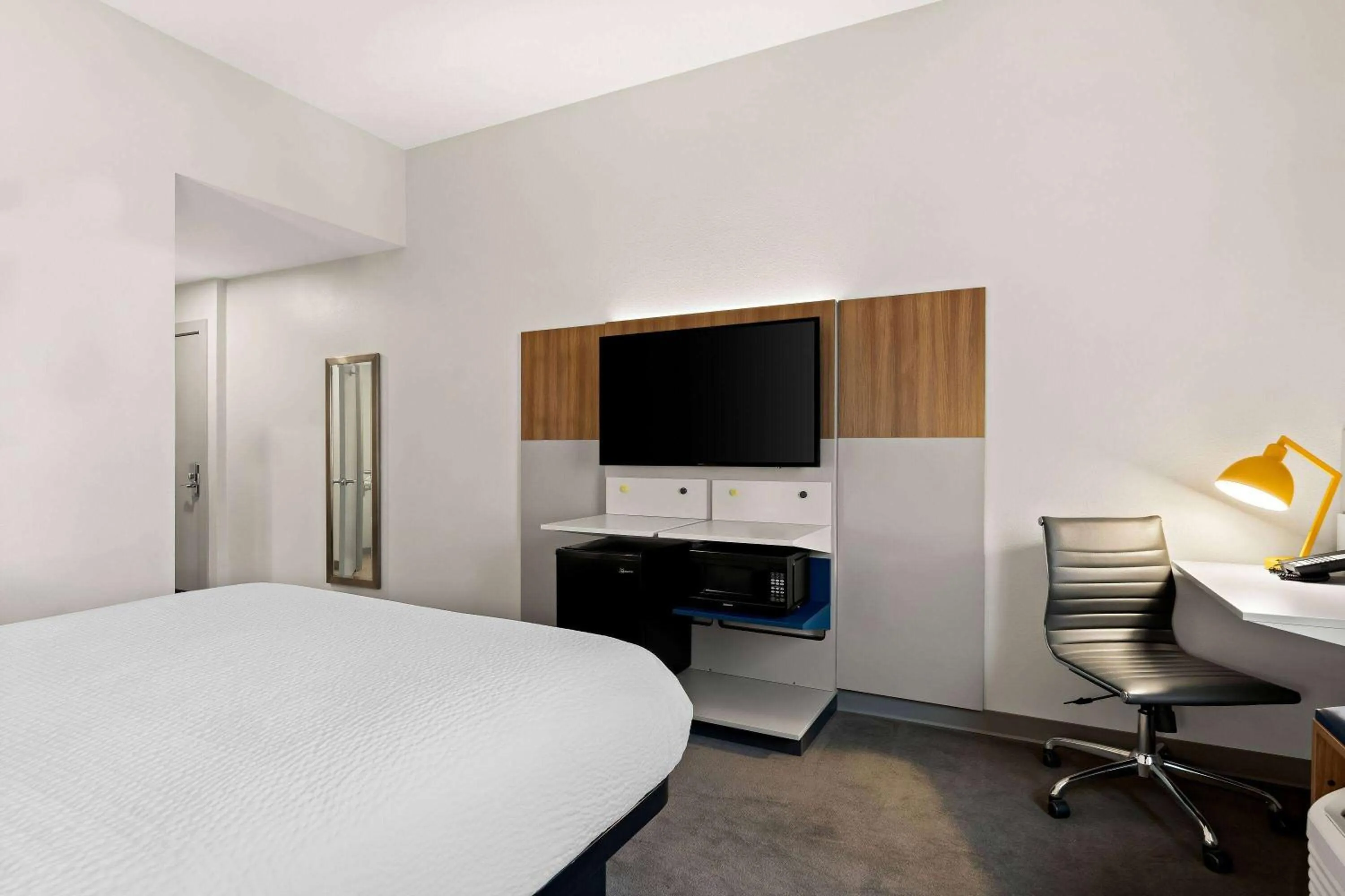 Queen Room - Non-Smoking in Holiday Inn Express & Suites George - Quincy South by IHG