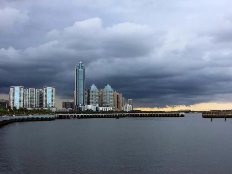 Lavande Hotel ZhanJiang HaiBin Avenue Jiangnanshijia