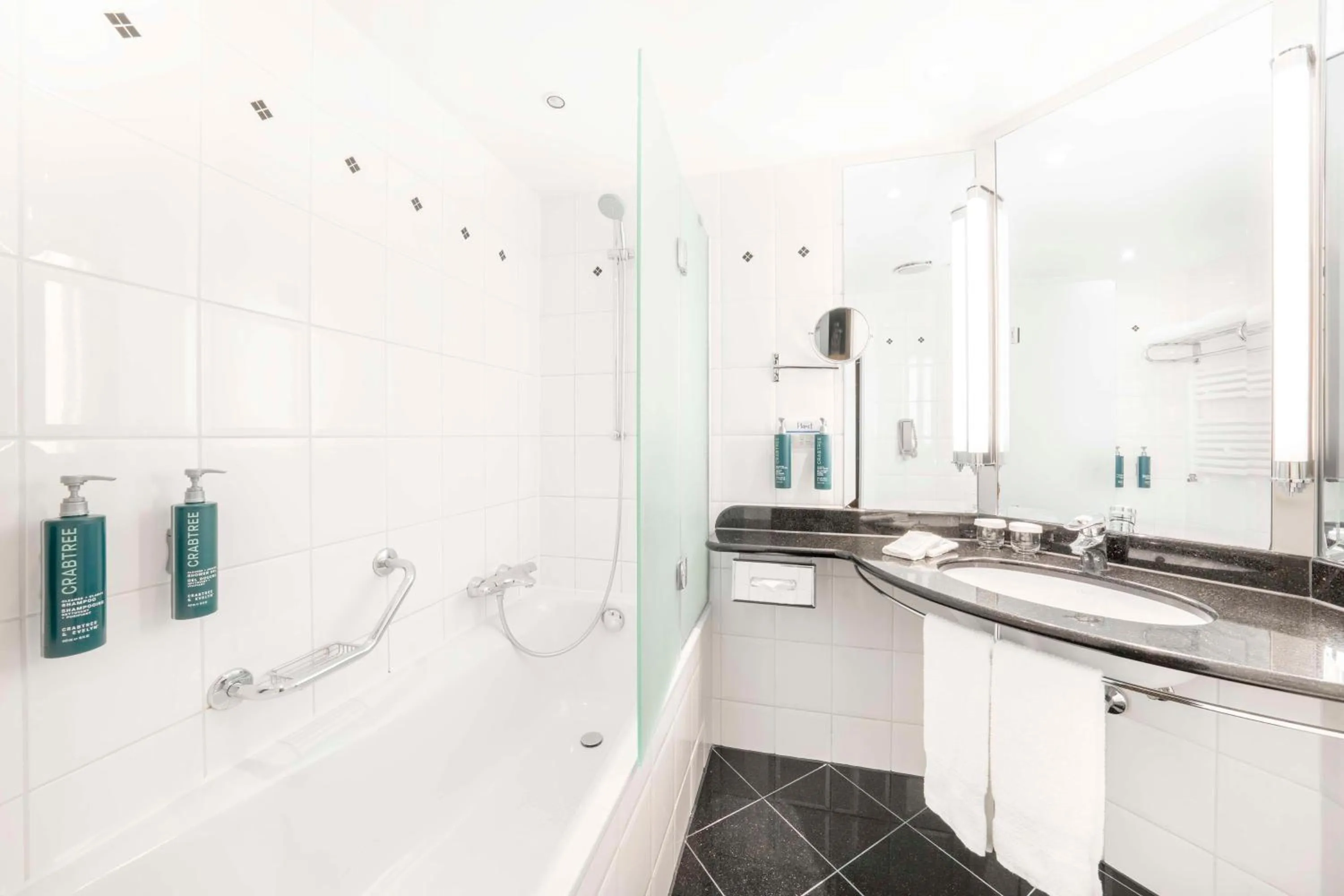 Executive Twin Room - Lounge Access in Hilton Berlin