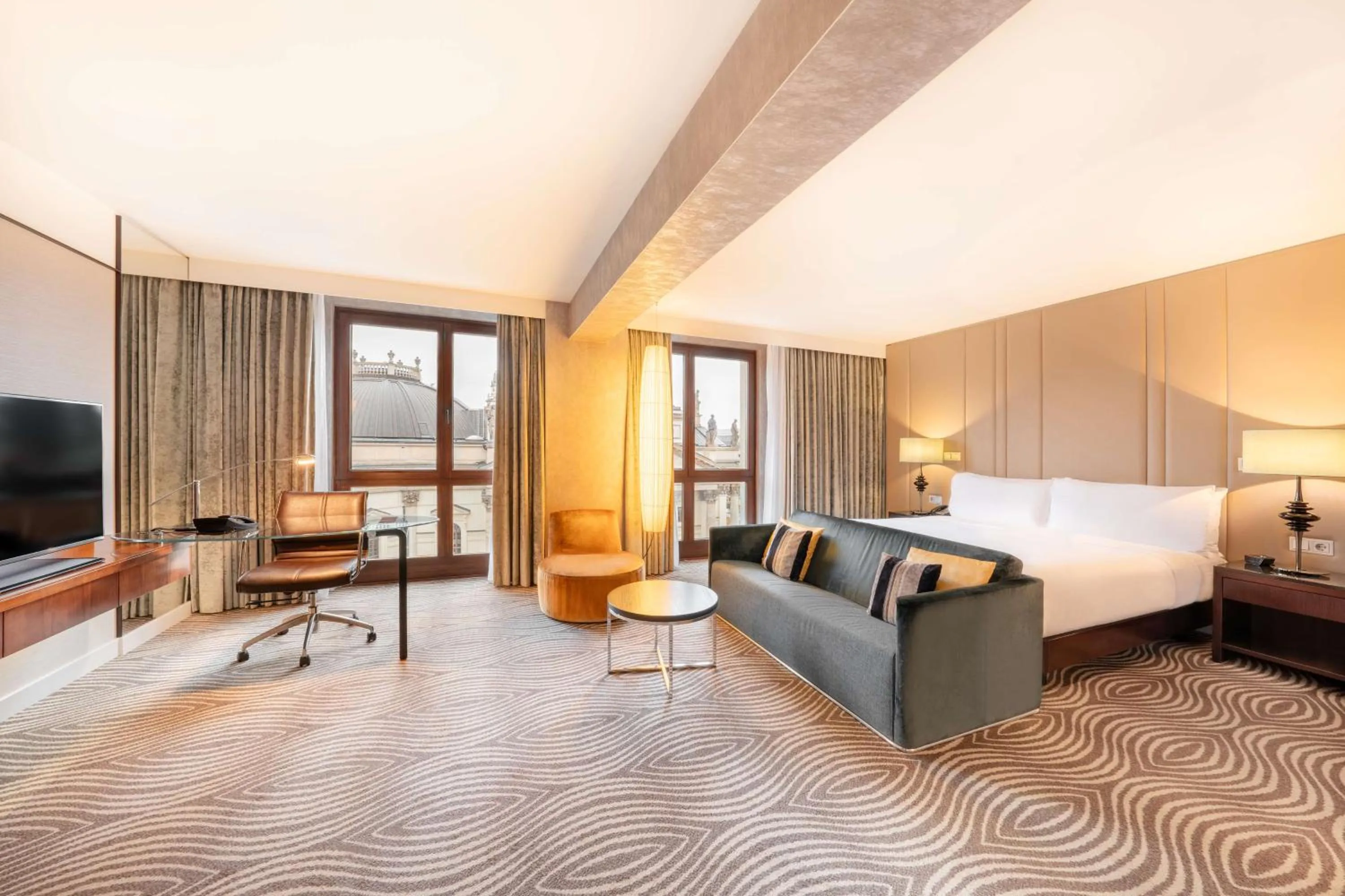 Junior King Suite with Dome View in Hilton Berlin