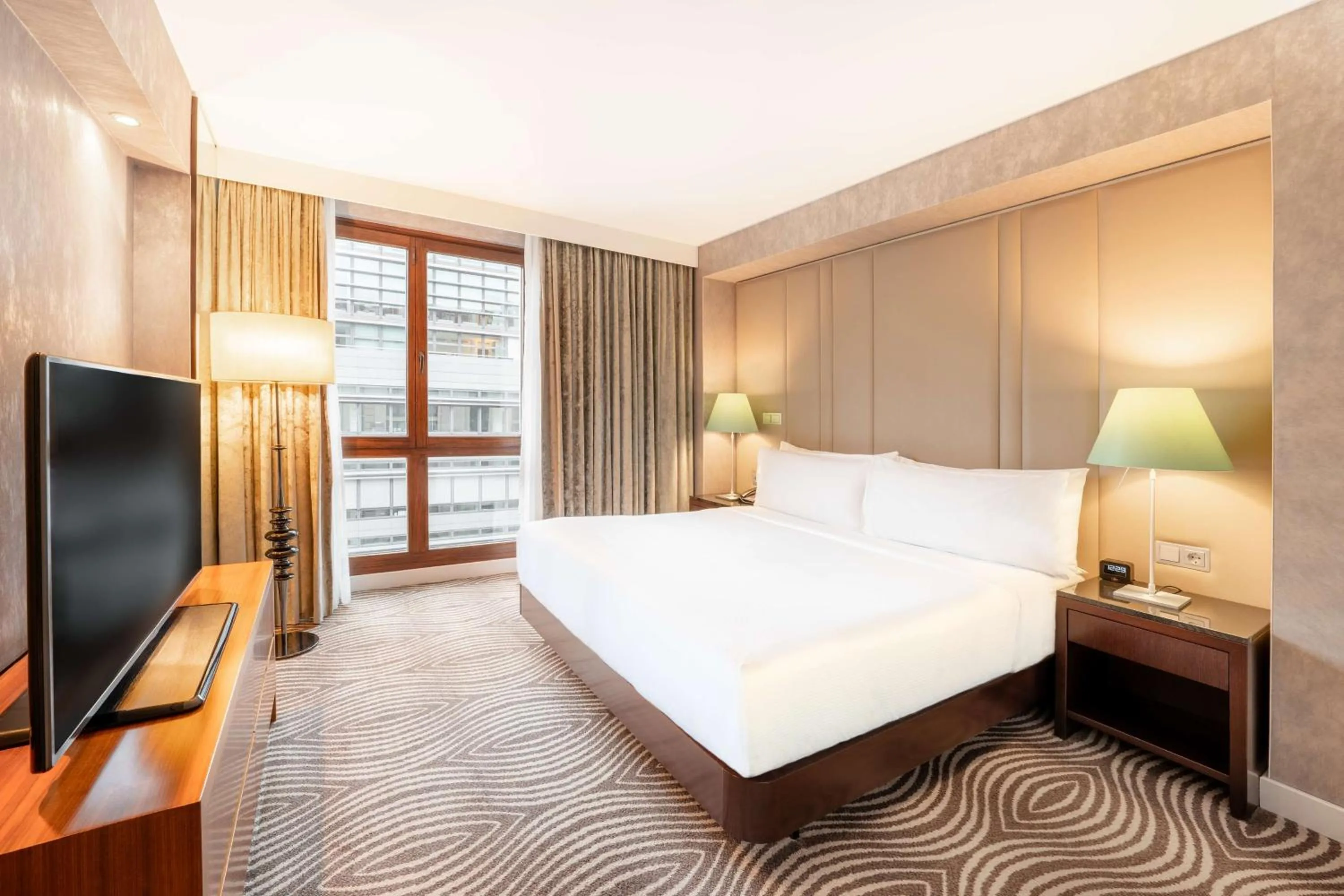 Corner Suite with Executive Lounge Access in Hilton Berlin