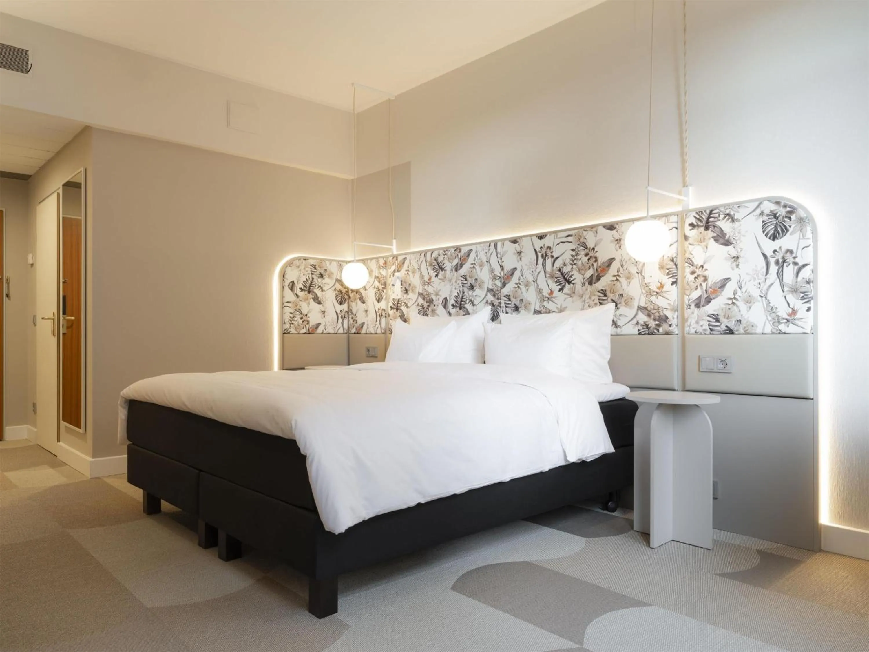 Standard Room with Atrium View in Radisson Blu Hotel Bremen