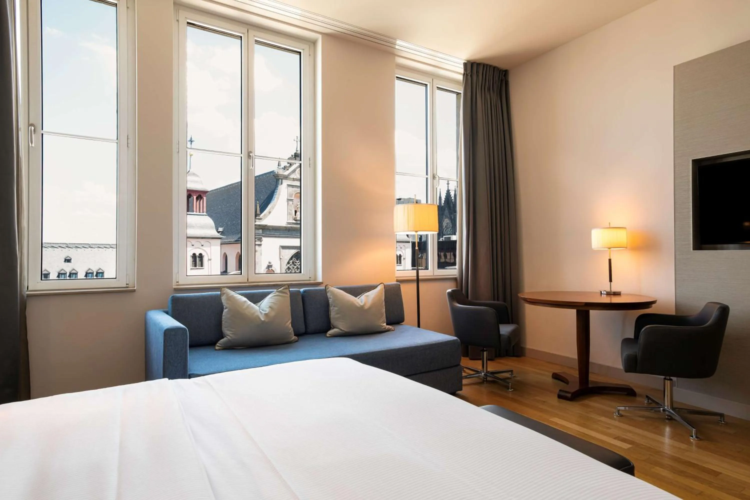 Deluxe King Room with View in Hilton Cologne