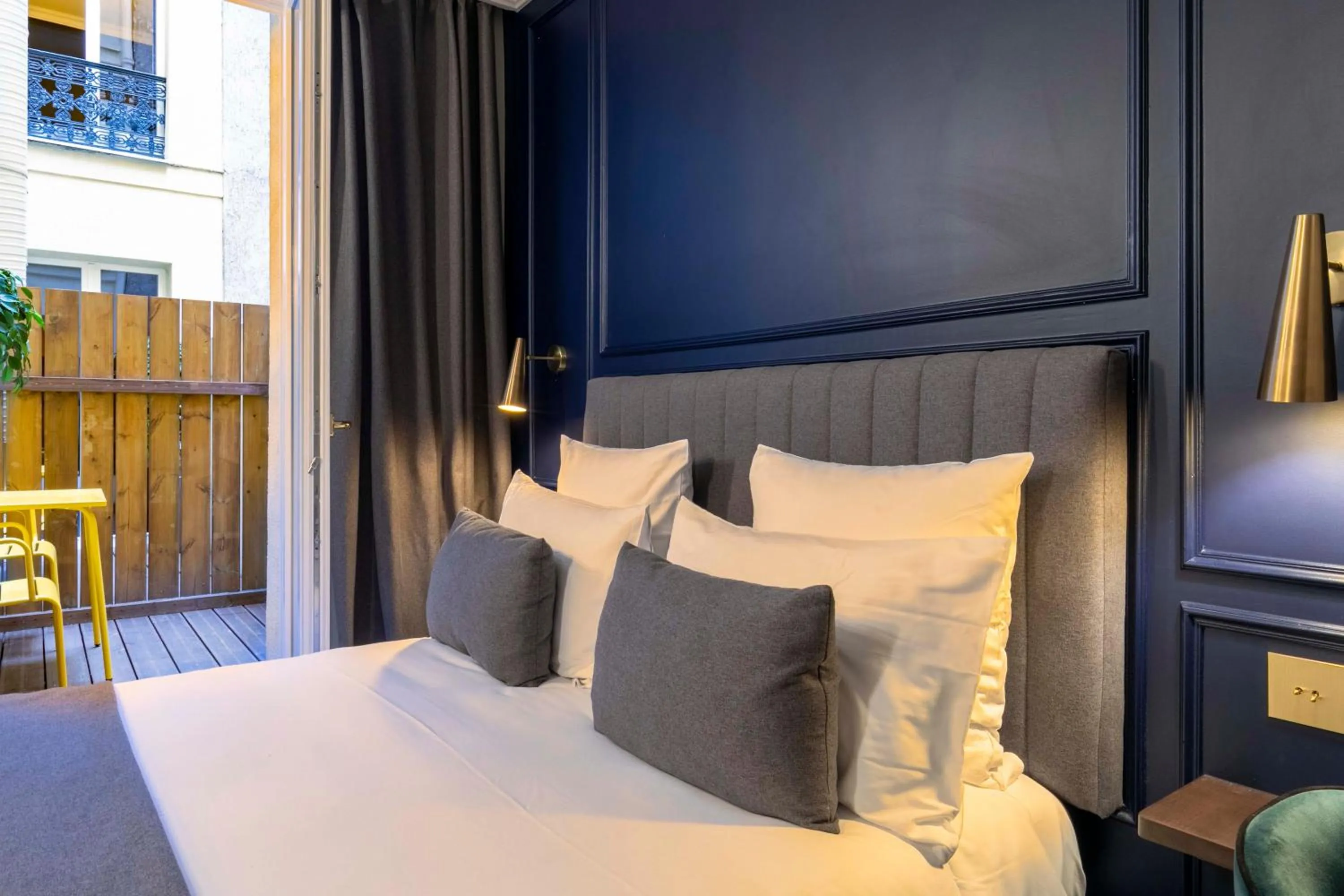 Superior Queen Room in Maison Barbès