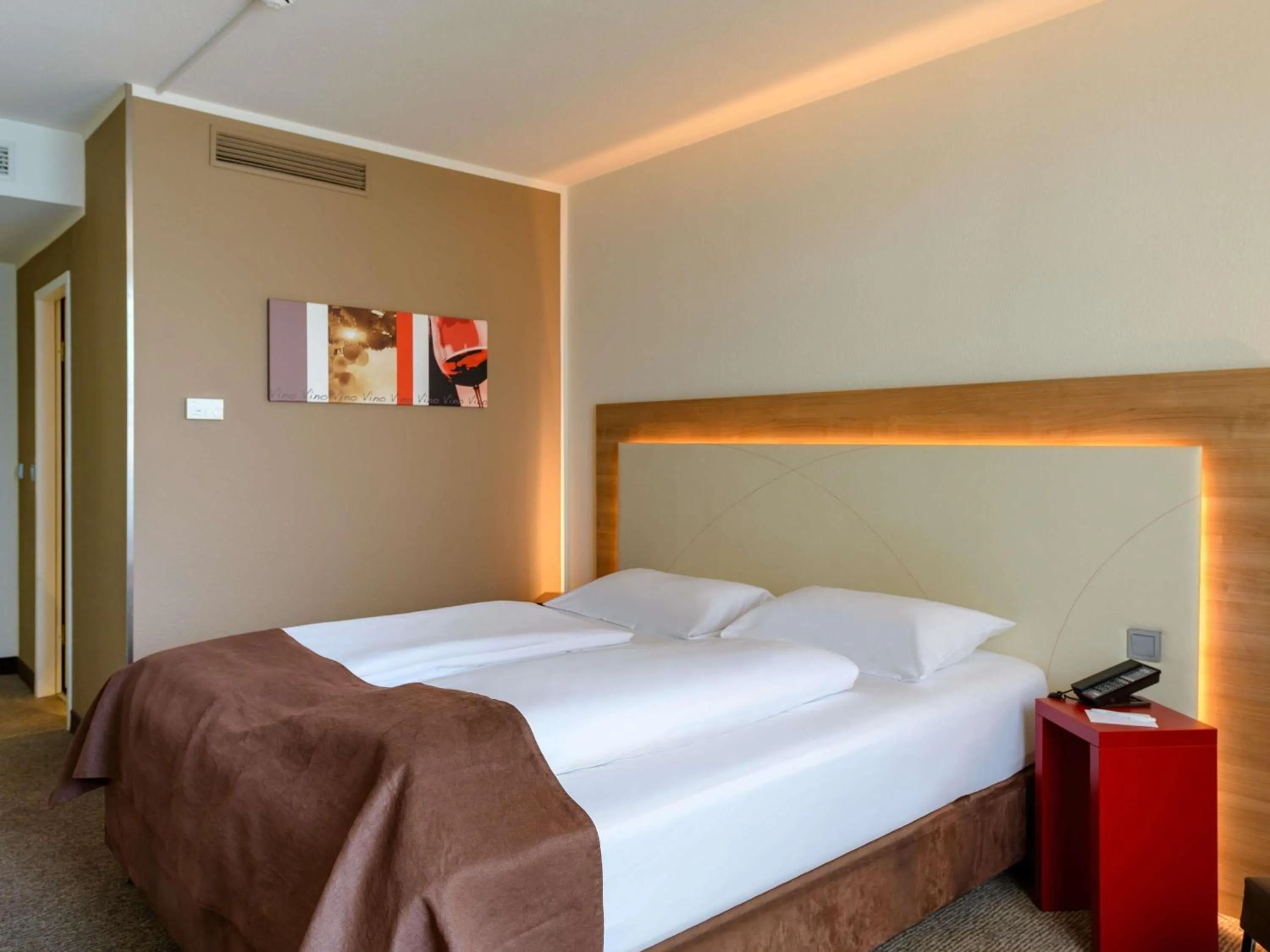 Standard Double Room with King Size Bed in Mercure Hotel Stuttgart Airport Messe