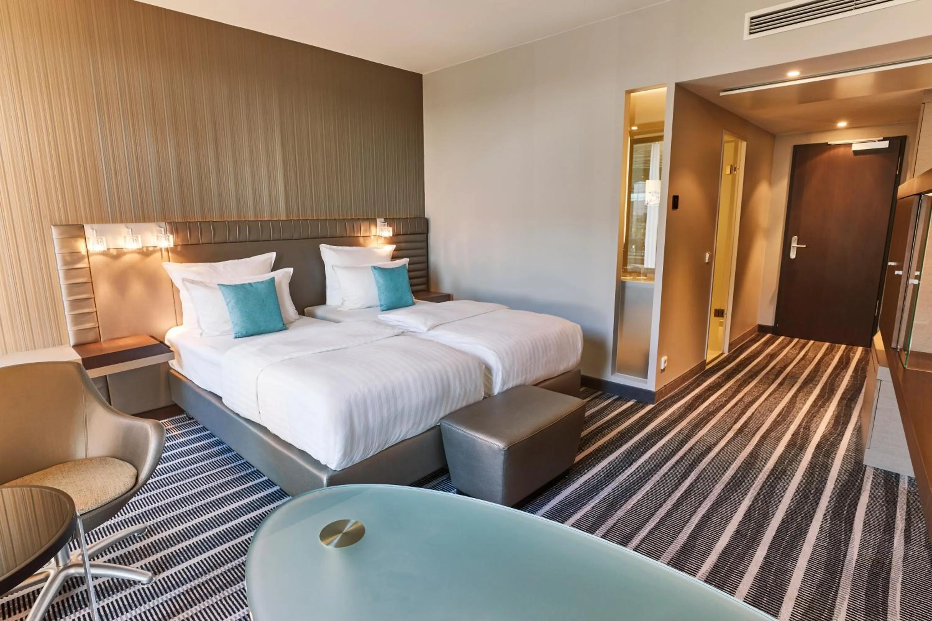 Superior Twin Room in Steigenberger Airport Hotel Berlin