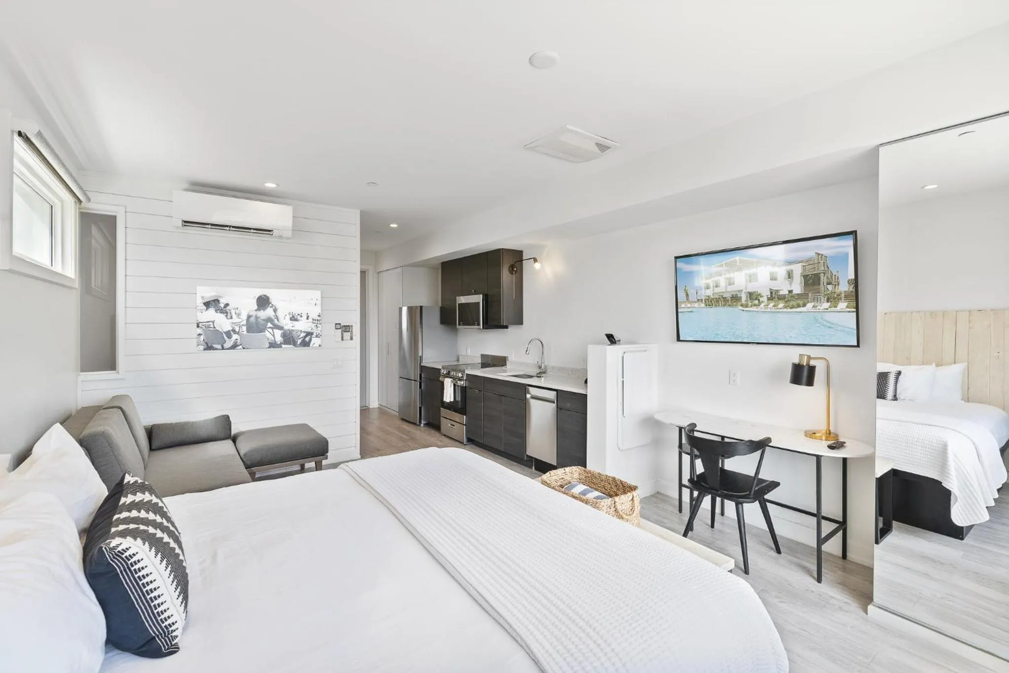 Deluxe Studio in Lively Beach