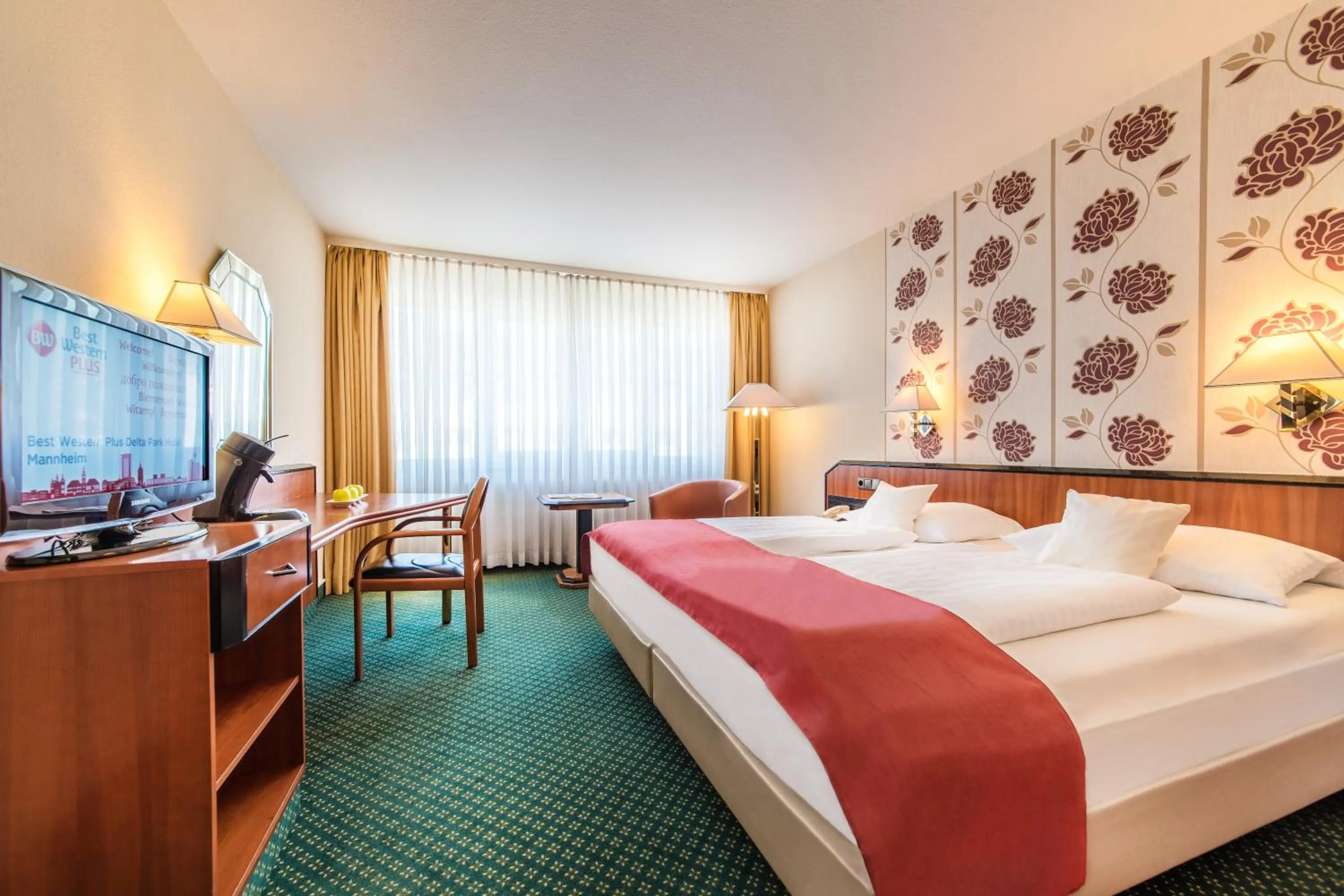 Basic Room in Best Western Plus Delta Park Hotel