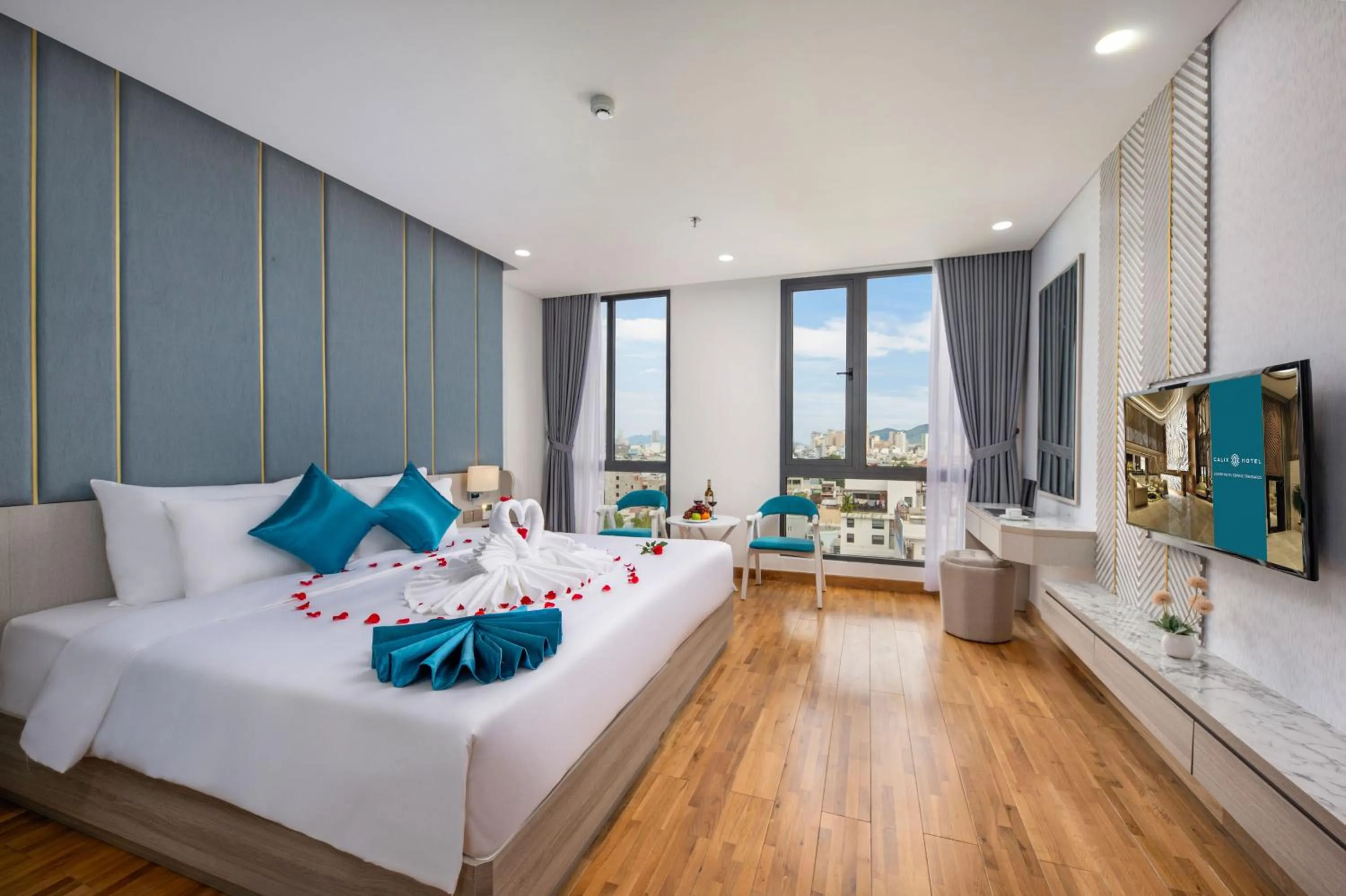 Deluxe Double Room with City View in Calix Hotel