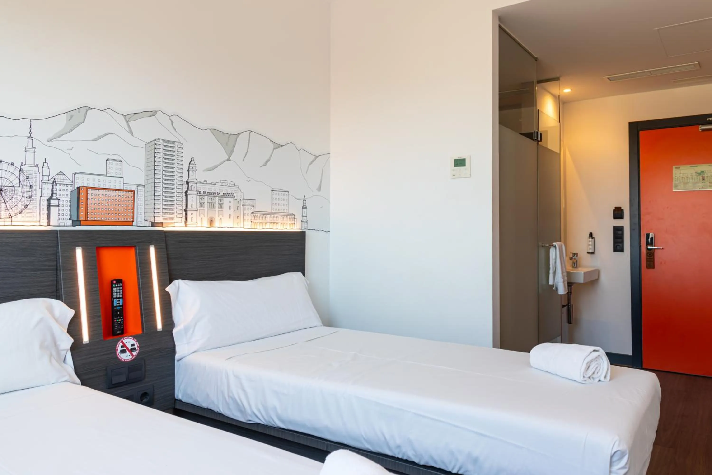 Twin Room in easyHotel Malaga City Centre