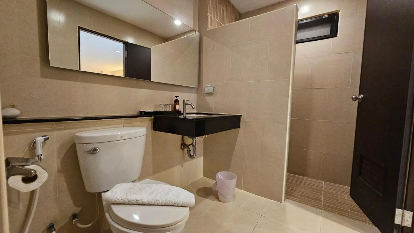 Superior Double Room in De Hug Hotel & Residence