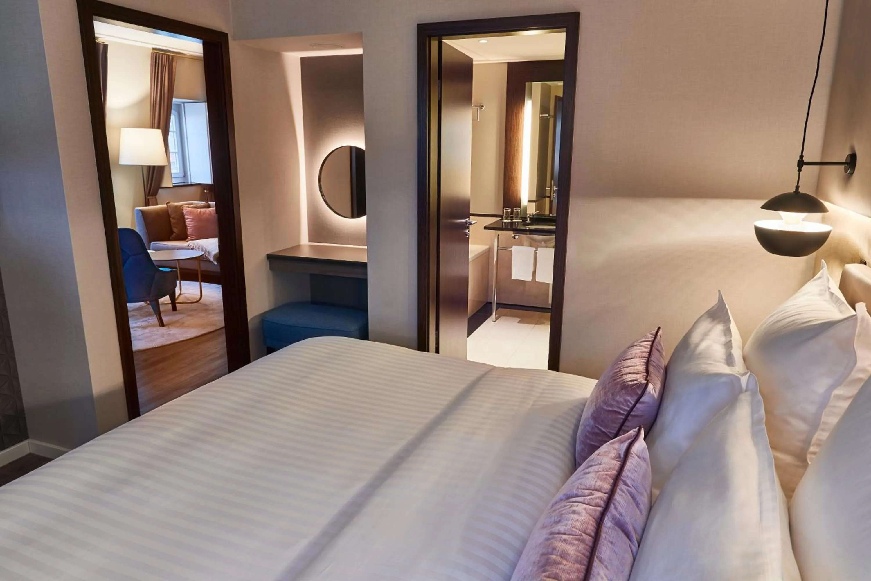 Suite - free parking in Steigenberger Hotel de Saxe