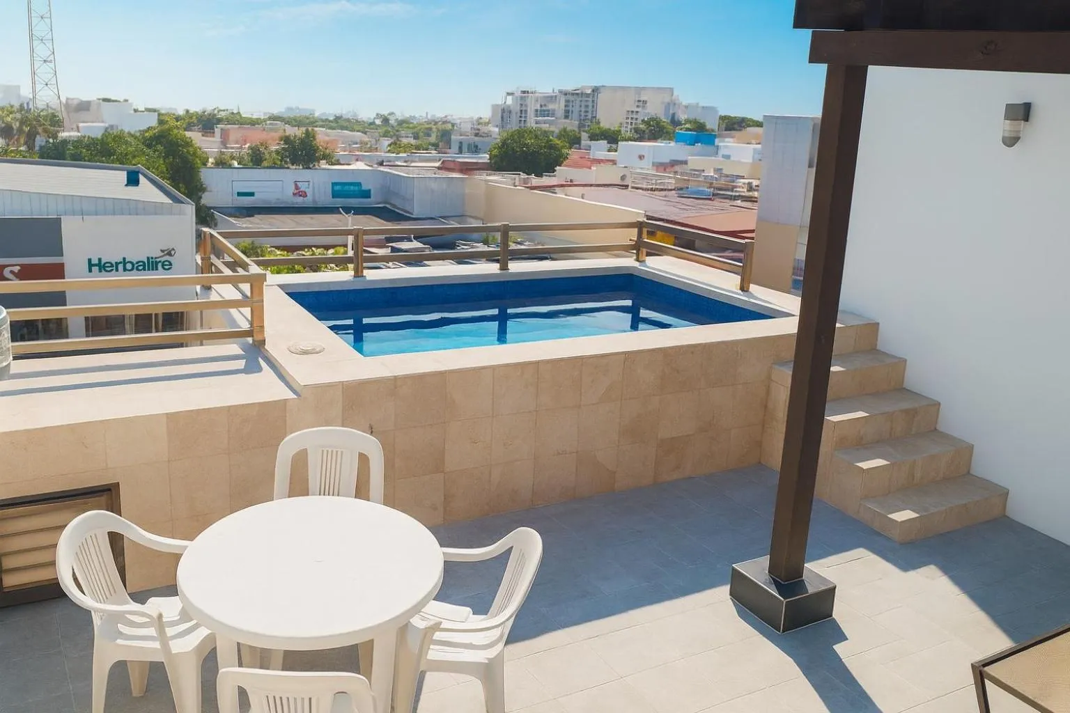 Penthouse Apartment in Palmarena Rooms & Residences - Long Stay Comfort with Parking, Sauna, Gym & Pool - Steps from 5th Avenue