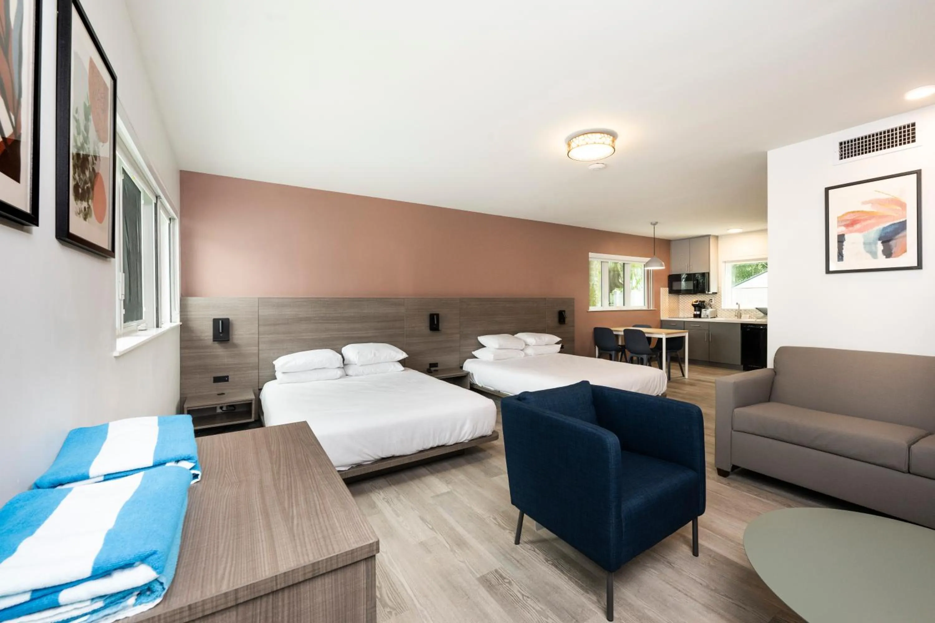 Accessible Junior Suite - Newly Renovated Building in Rolo Beach Hotel