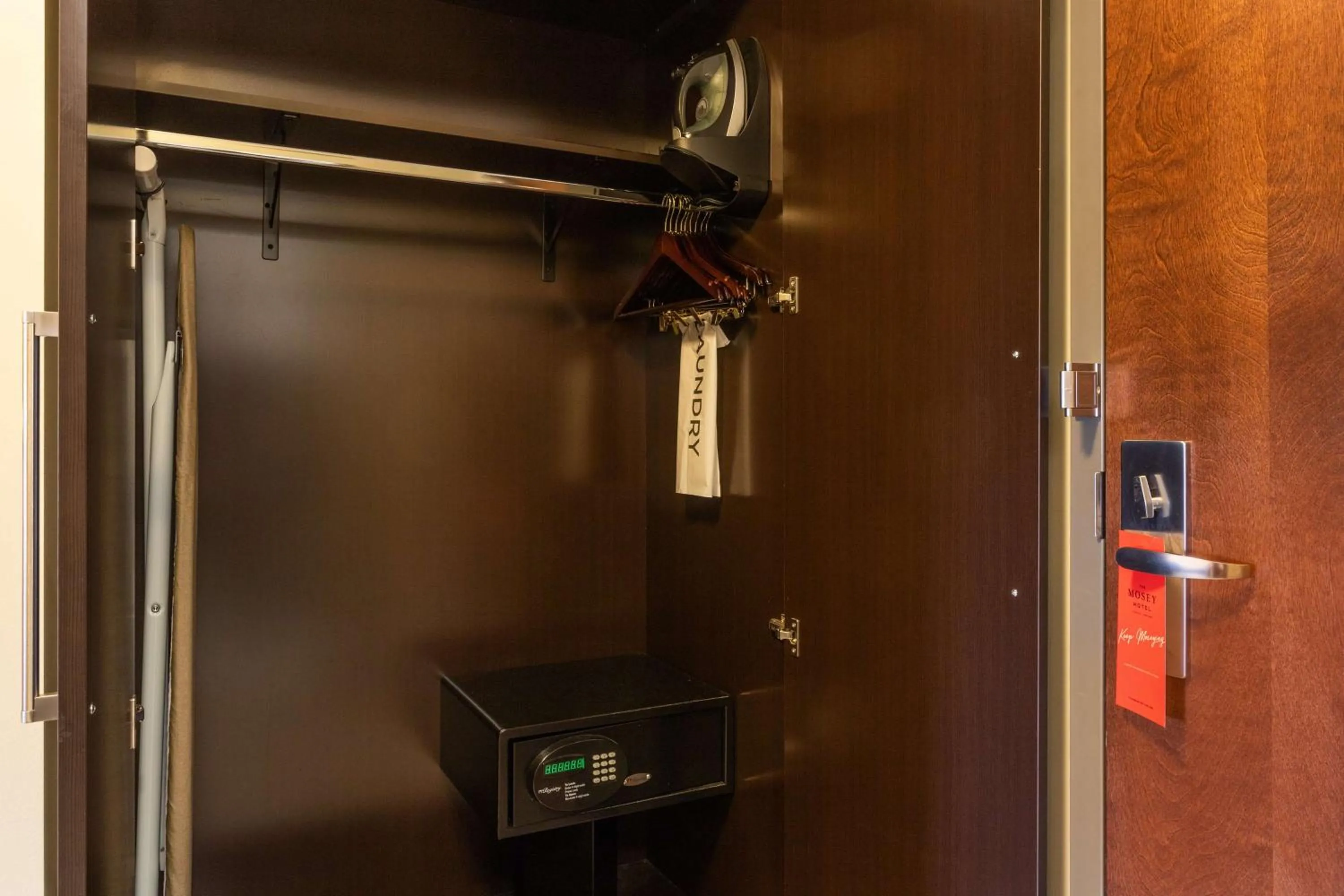 Heritage Queen Room with Two Queen Beds and Mobility Accessible Tub in The Mosey Buffalo Williamsville Tapestry Collection Hilton
