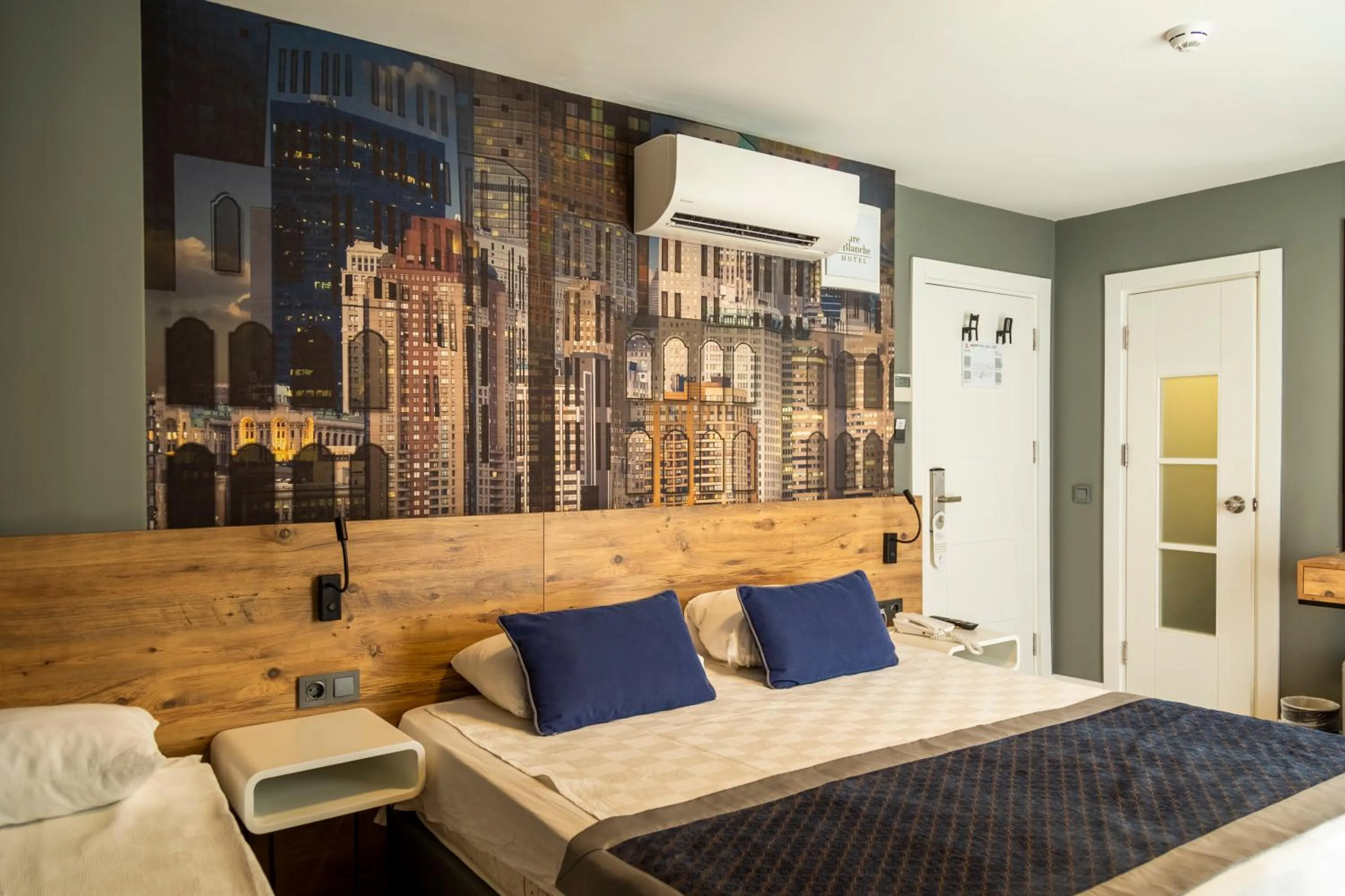 Deluxe Triple Room with Sea View in Pure Blanche Hotel