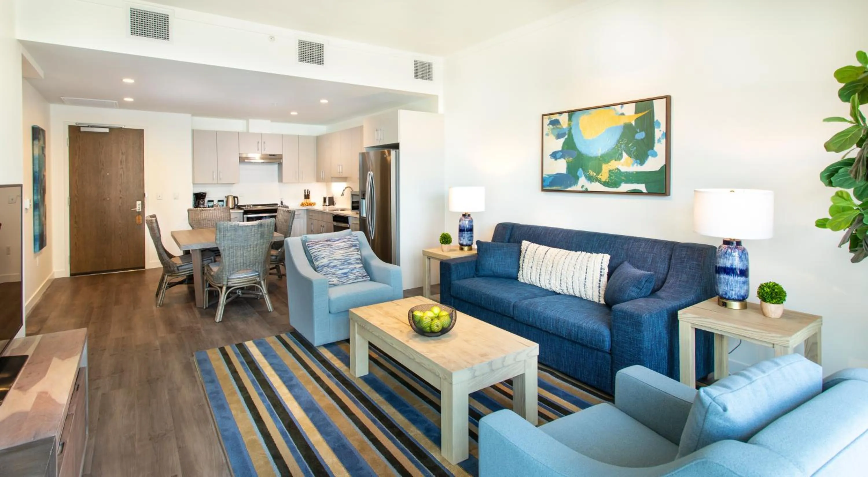 Deluxe Queen Suite in One Lakeside