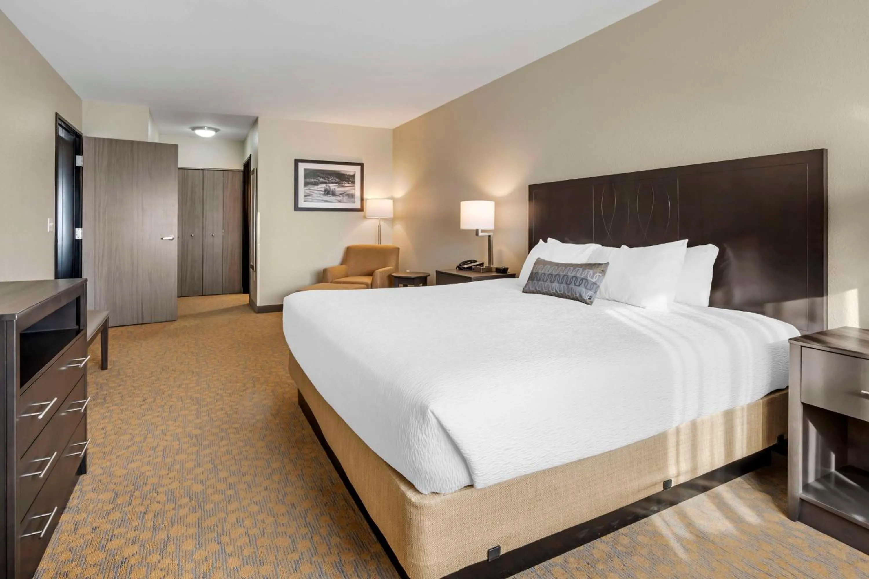 King Suite with Murphy Bed in Best Western Plus The Inn at Hells Canyon