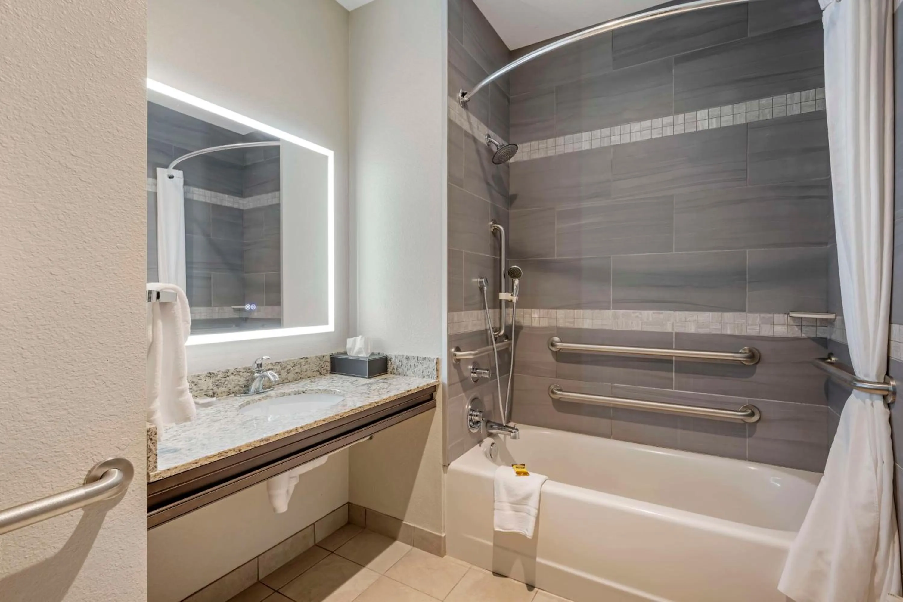 Queen Room with Two Queen Beds - Disability Access in Best Western Plus The Inn at Hells Canyon