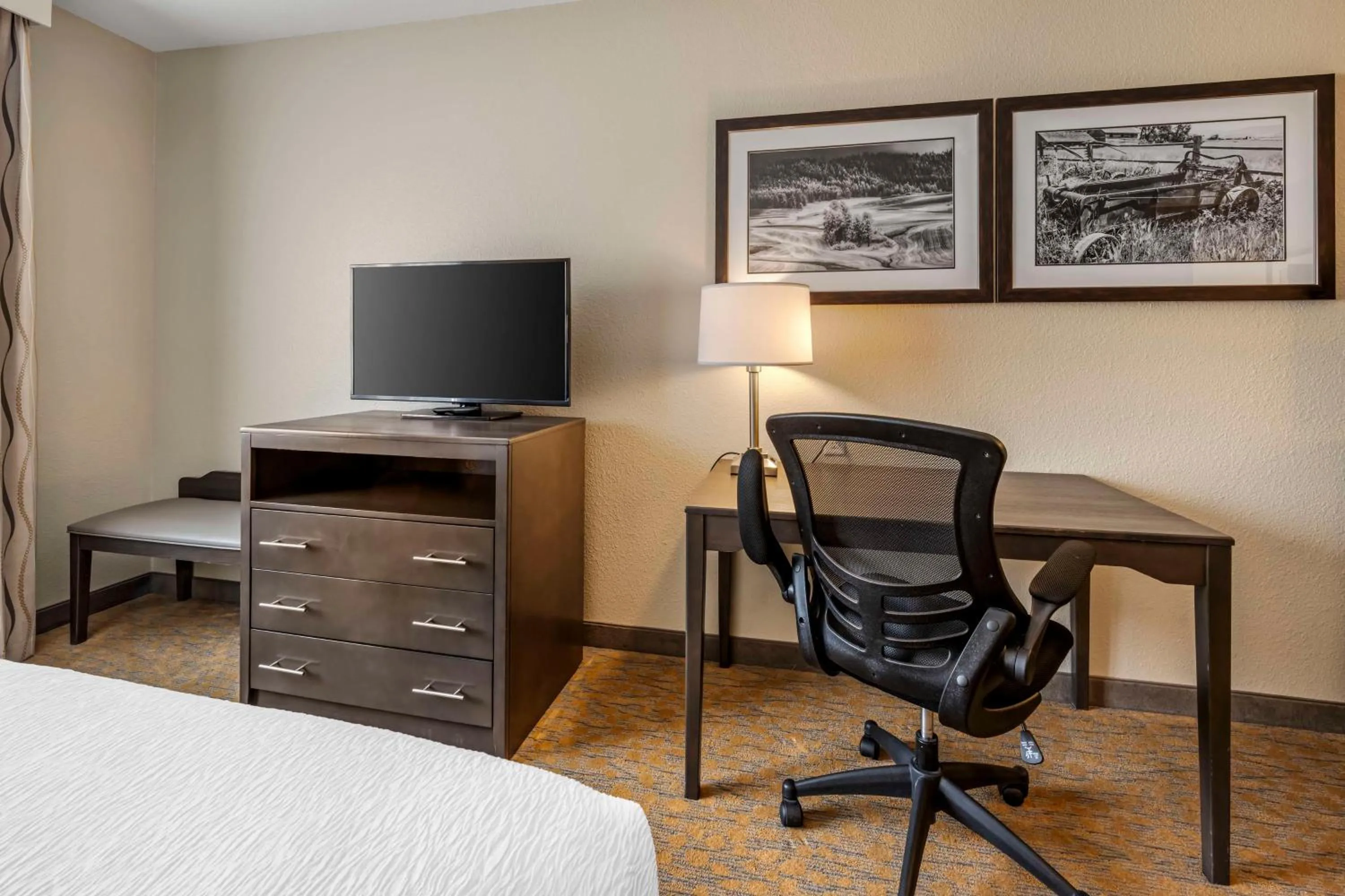 King Suite in Best Western Plus The Inn at Hells Canyon