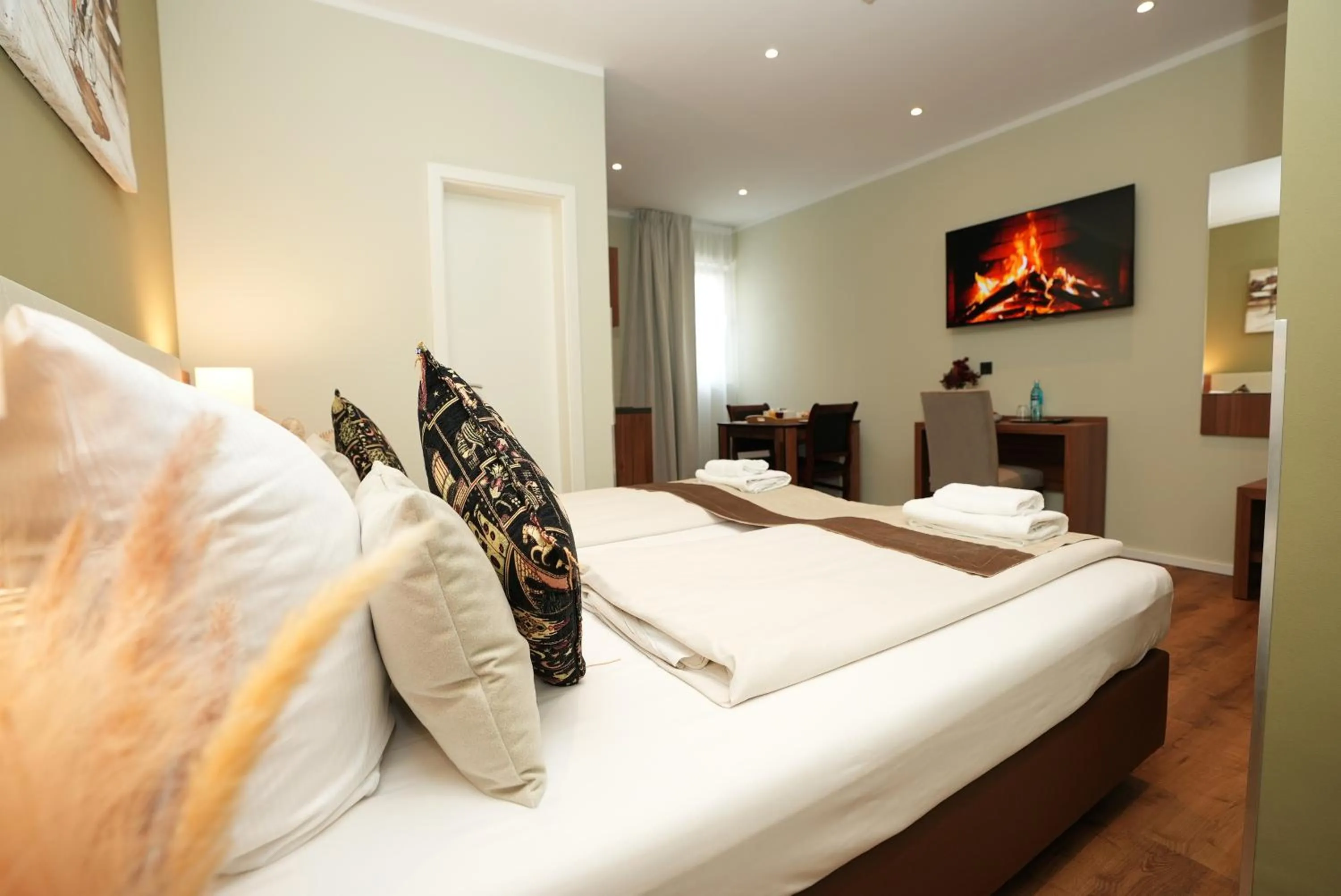 Superior Studio - single occupancy - Basement with Sofa Bed in Hotel Attaché an der Messe