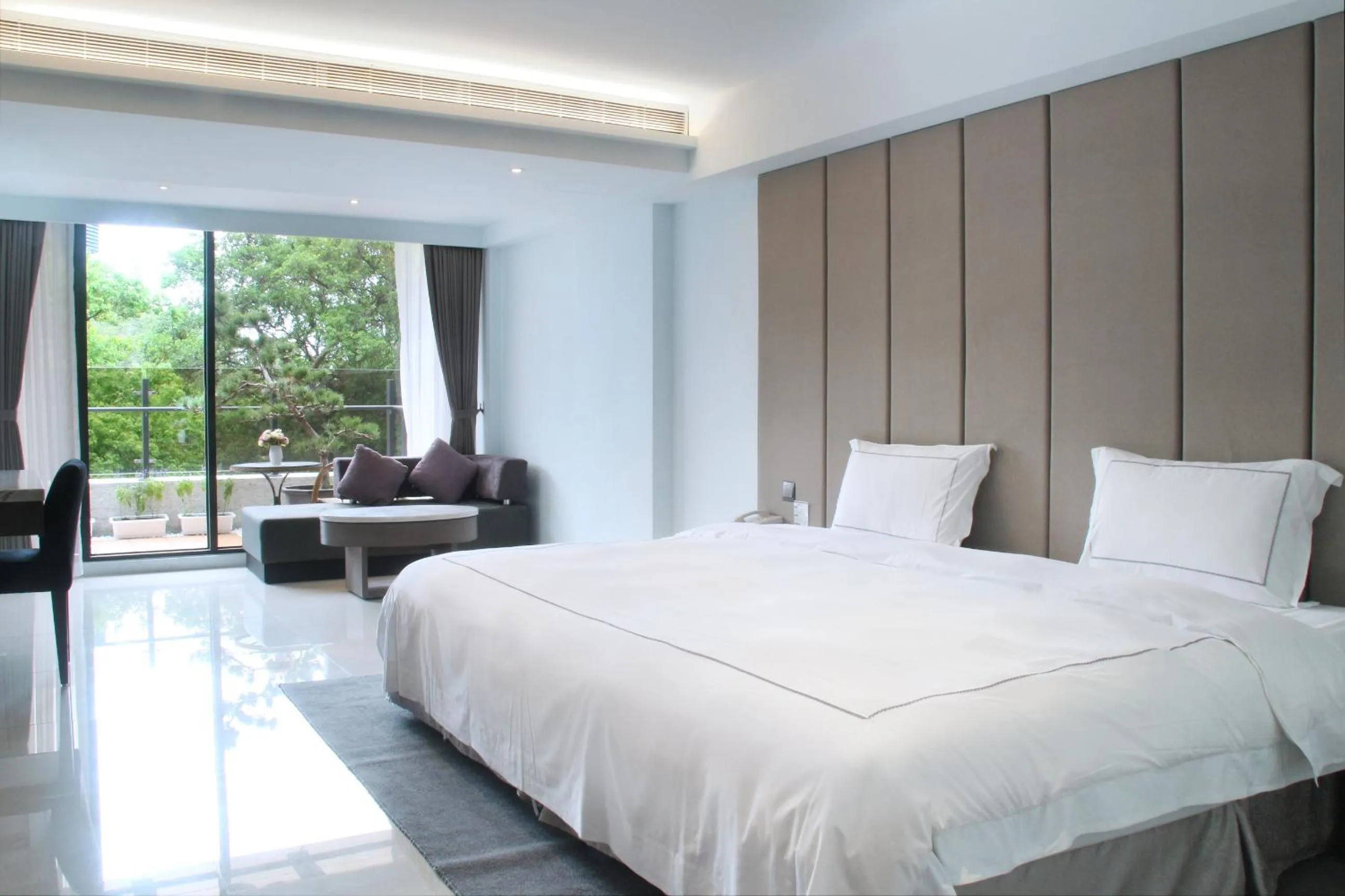 Deluxe Double Room with Balcony in Gamalan Spring Hotel