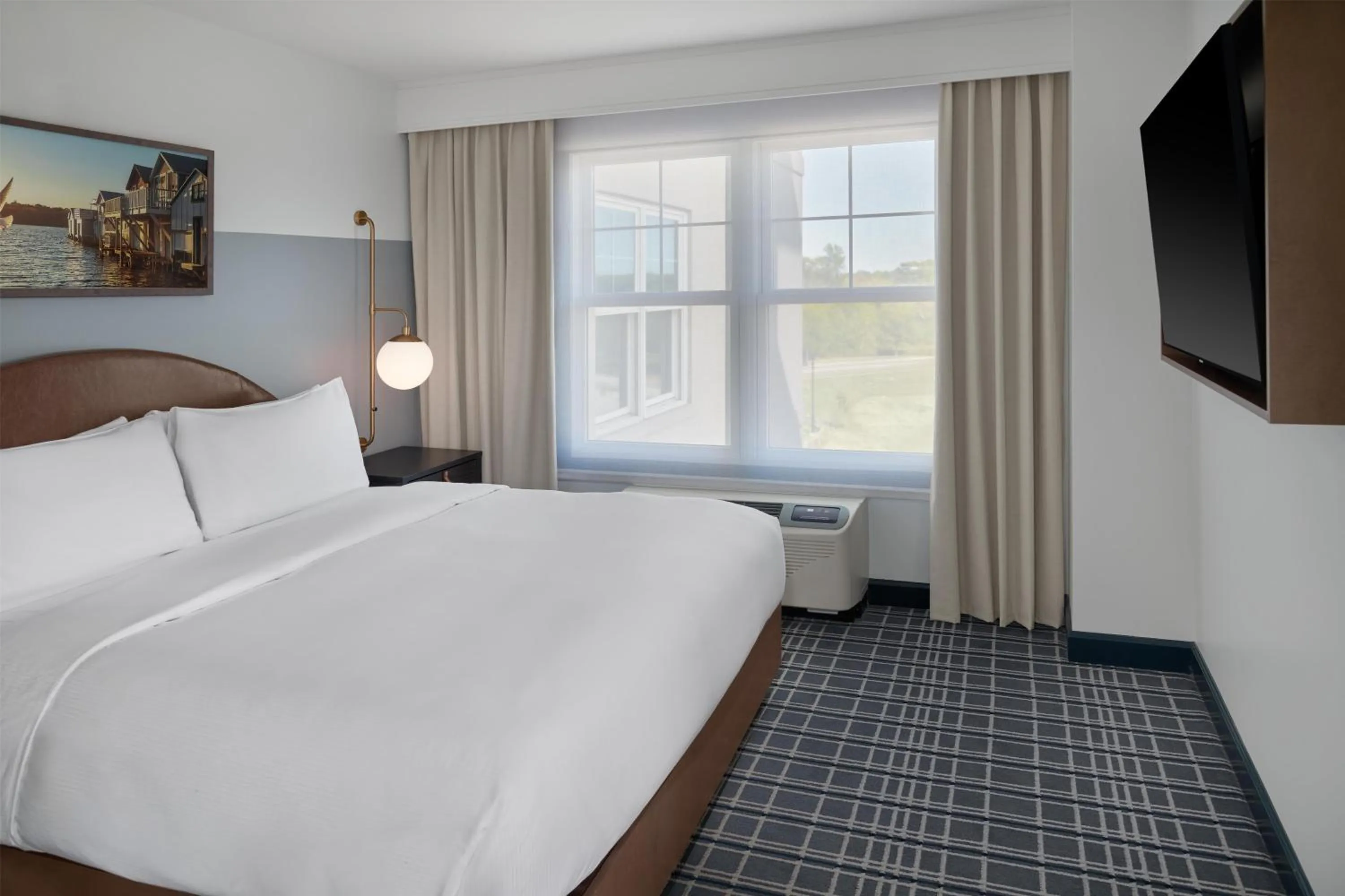 King Suite with Lake View - Hearing Access in Hotel Canandaigua, Tapestry Collection By Hilton