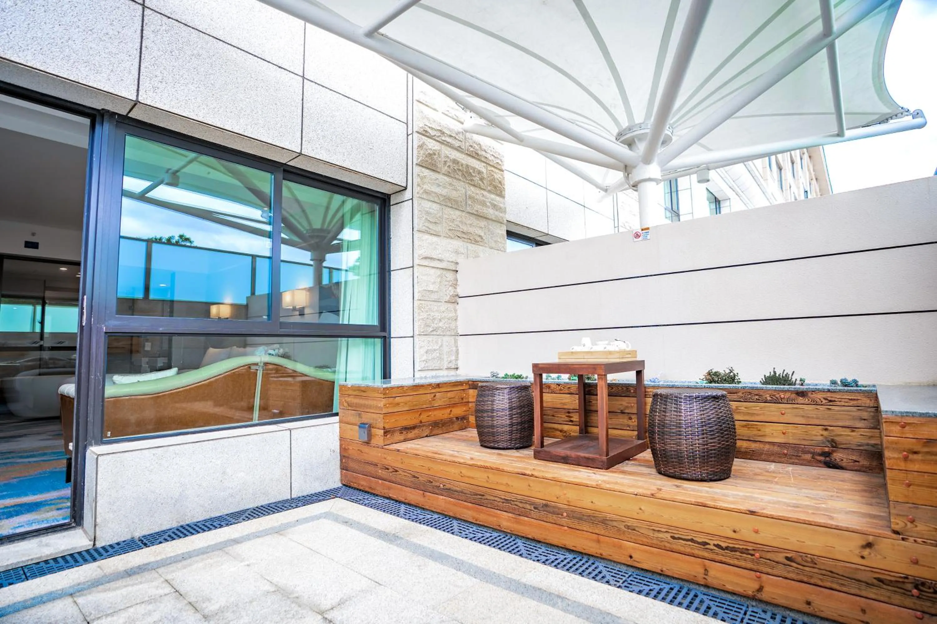 King Room - Courtyard in Hilton Lijiang