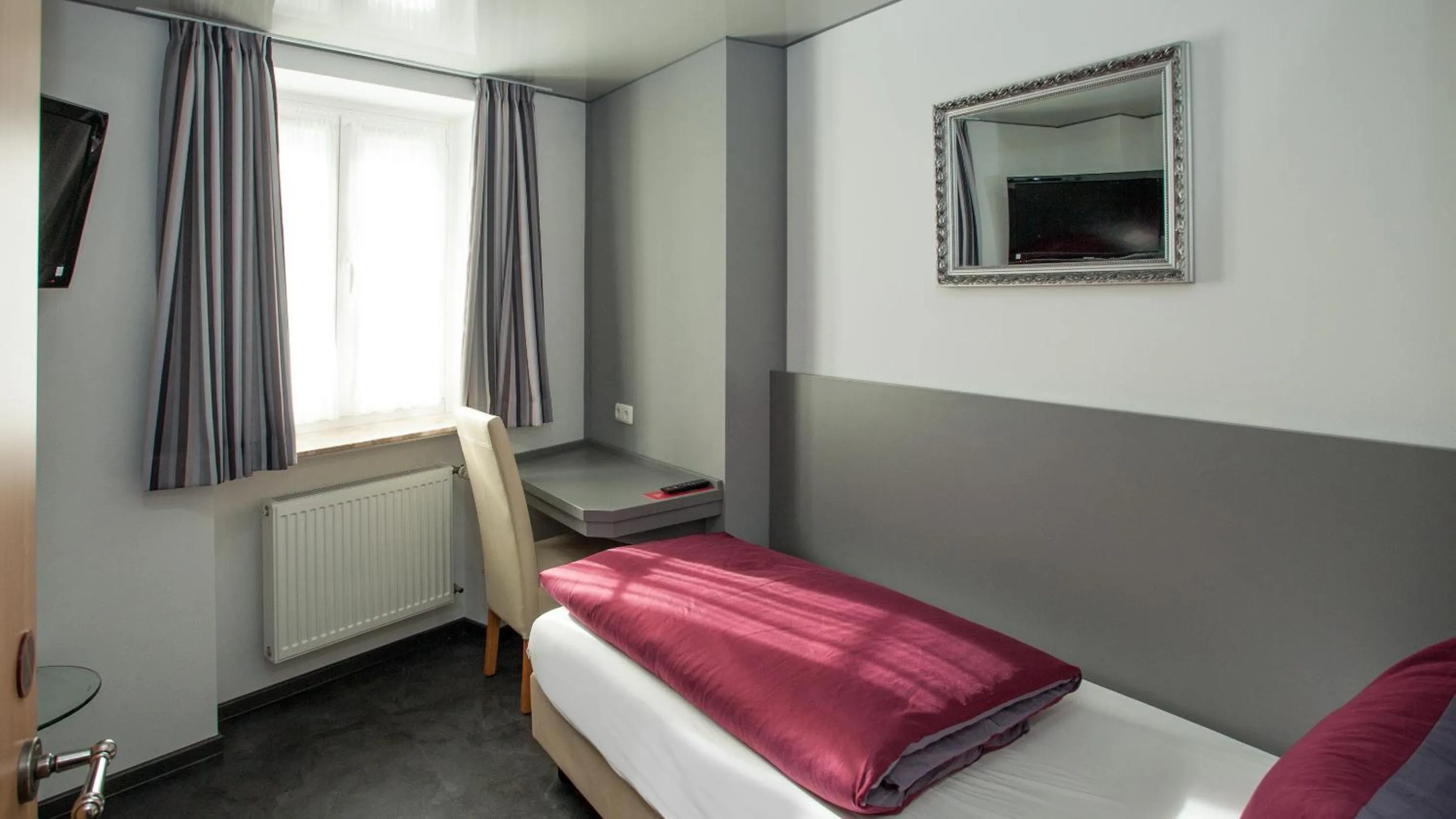 Budget Single Room - single occupancy in Hotel Zur Post