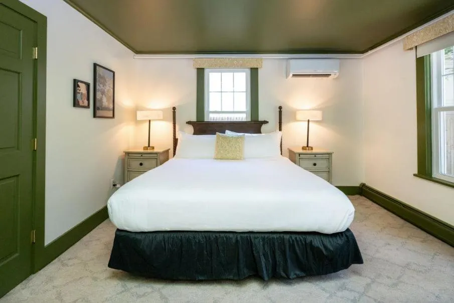 King Room - Disability Access in The Whitlock by The Lenox Collection