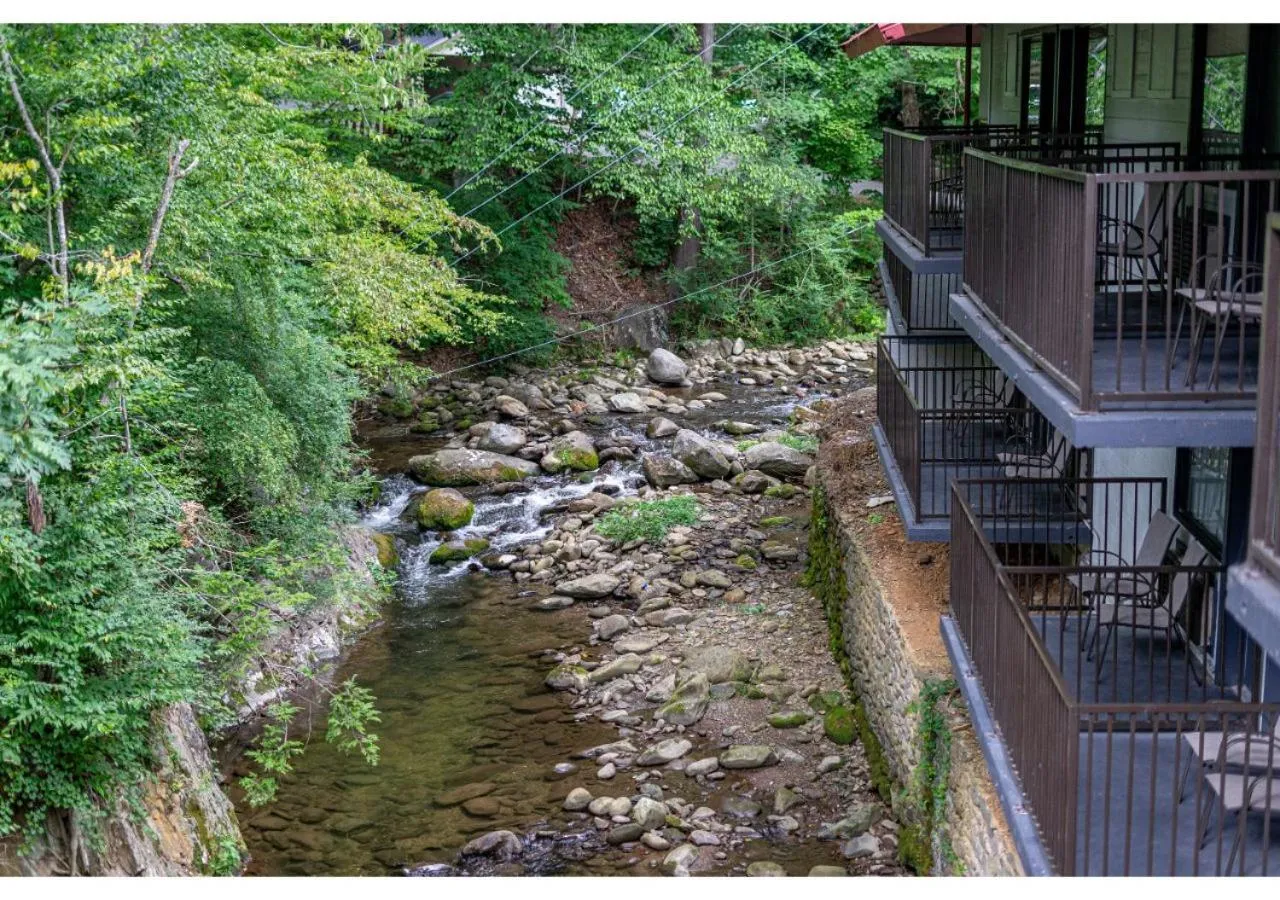 Double Room with Two Double Beds - Accessible in Bear Creek Inn Gatlinburg, TN