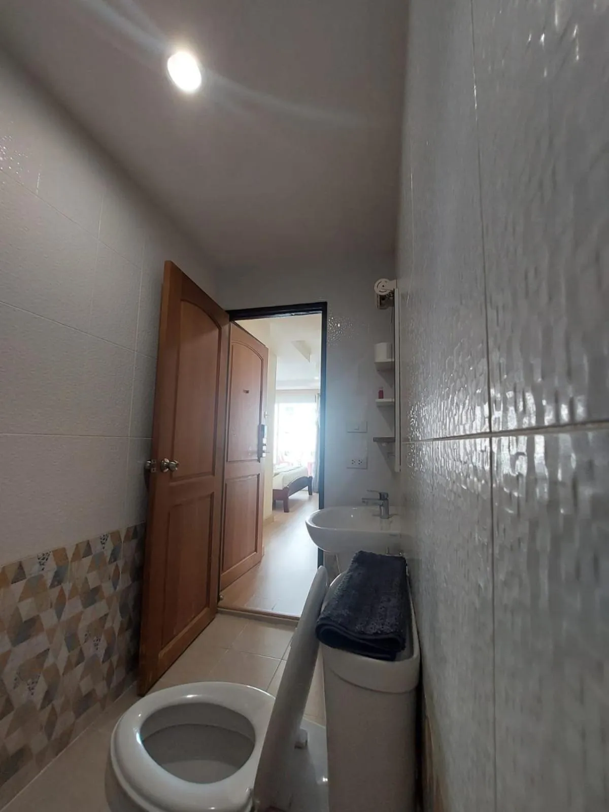 King Room with Balcony in V Check inn Sukhumvit 22