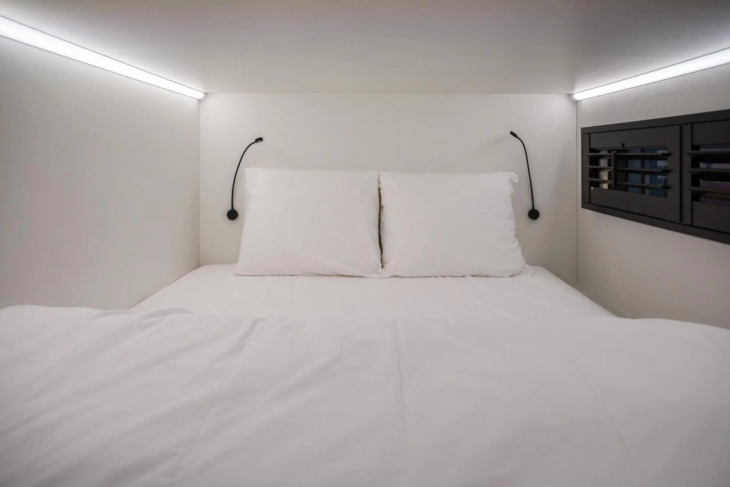 Canal Cube in THIS HO(S)TEL