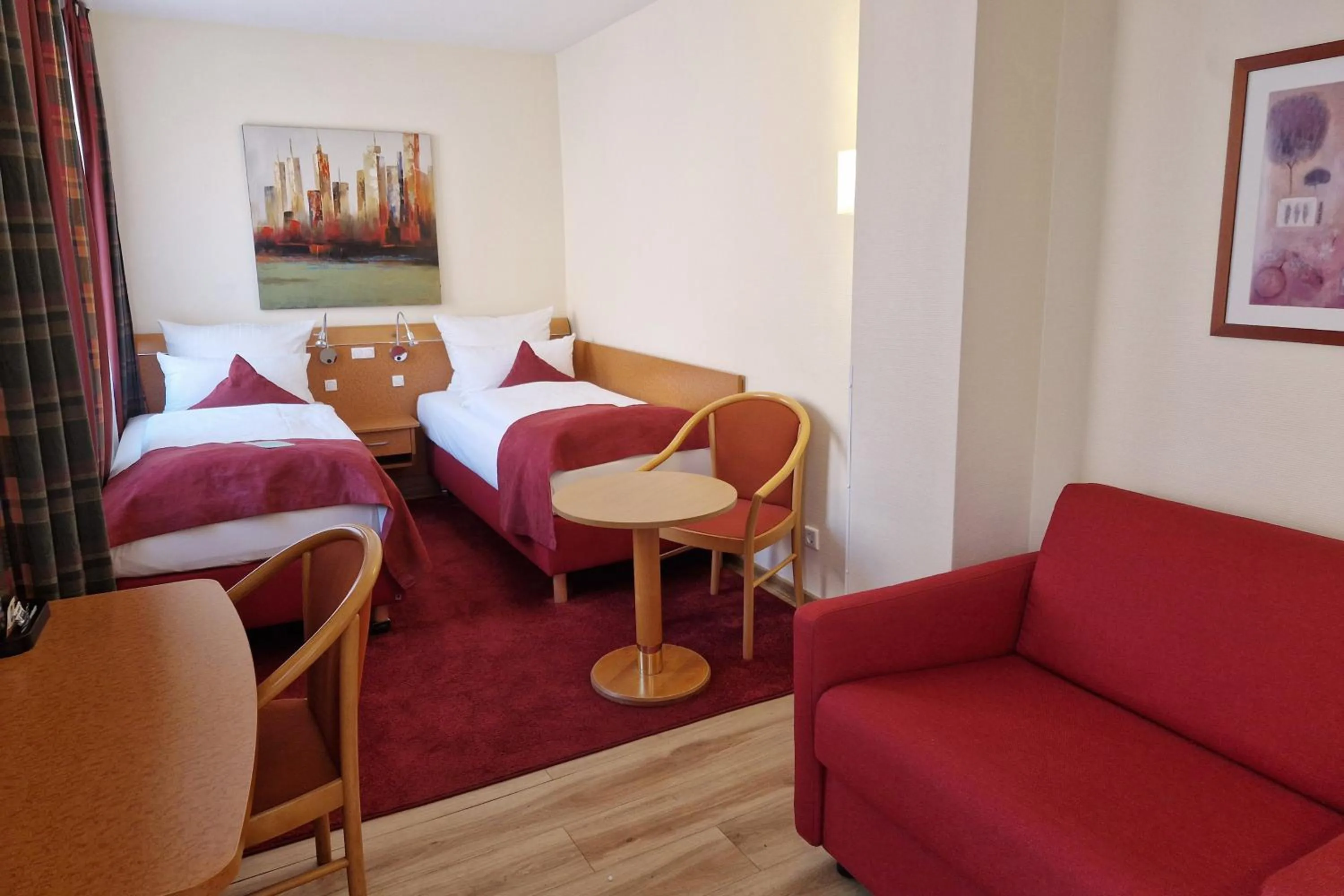 Premium Family Twin Room with Furnished Balcony and Sofa Bed in Garner Hotel Hamburg - Wandsbek Marktplatz by IHG