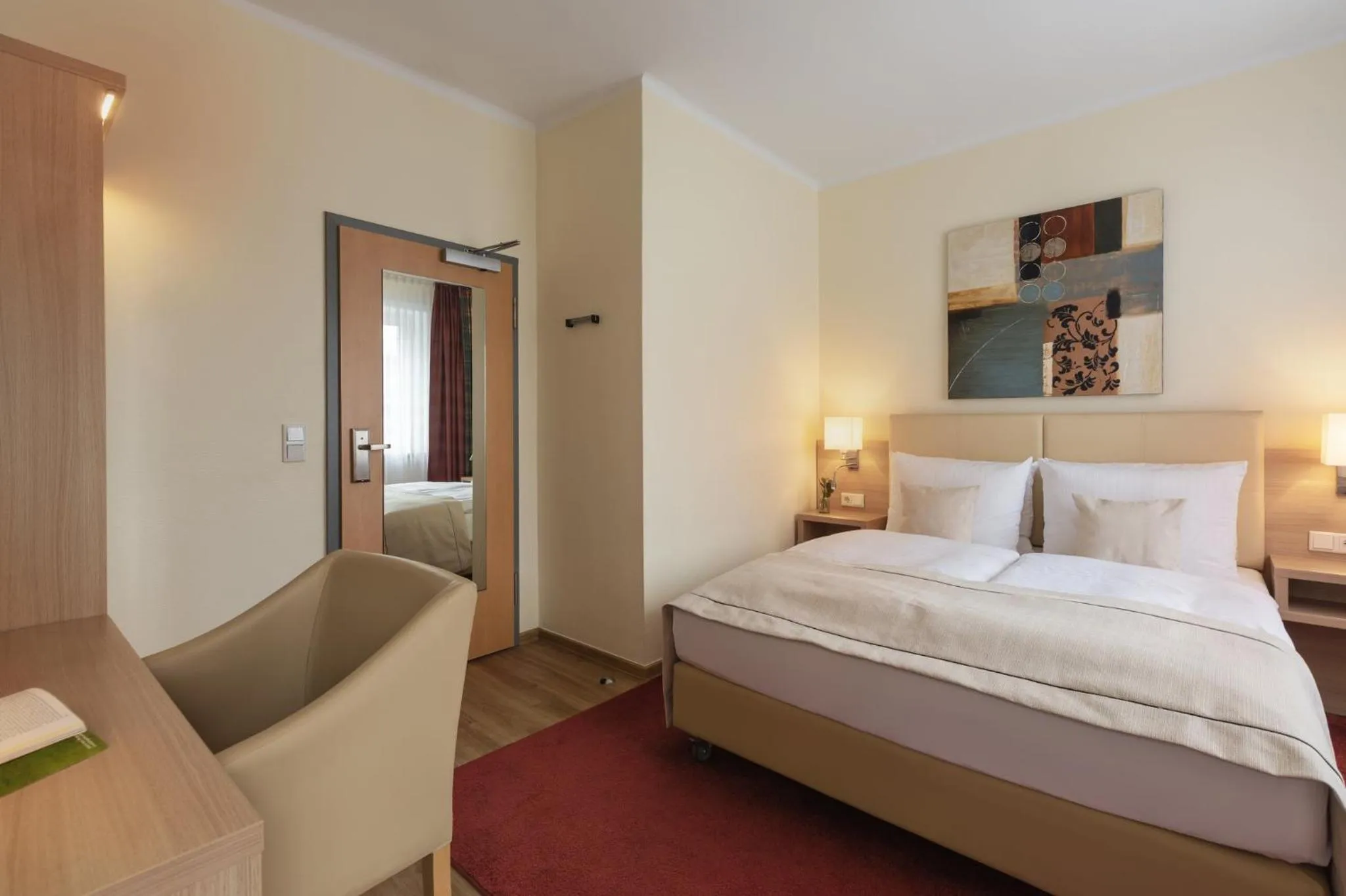 Premium King Room in Garner Hotel Hamburg - Wandsbek Marktplatz by IHG