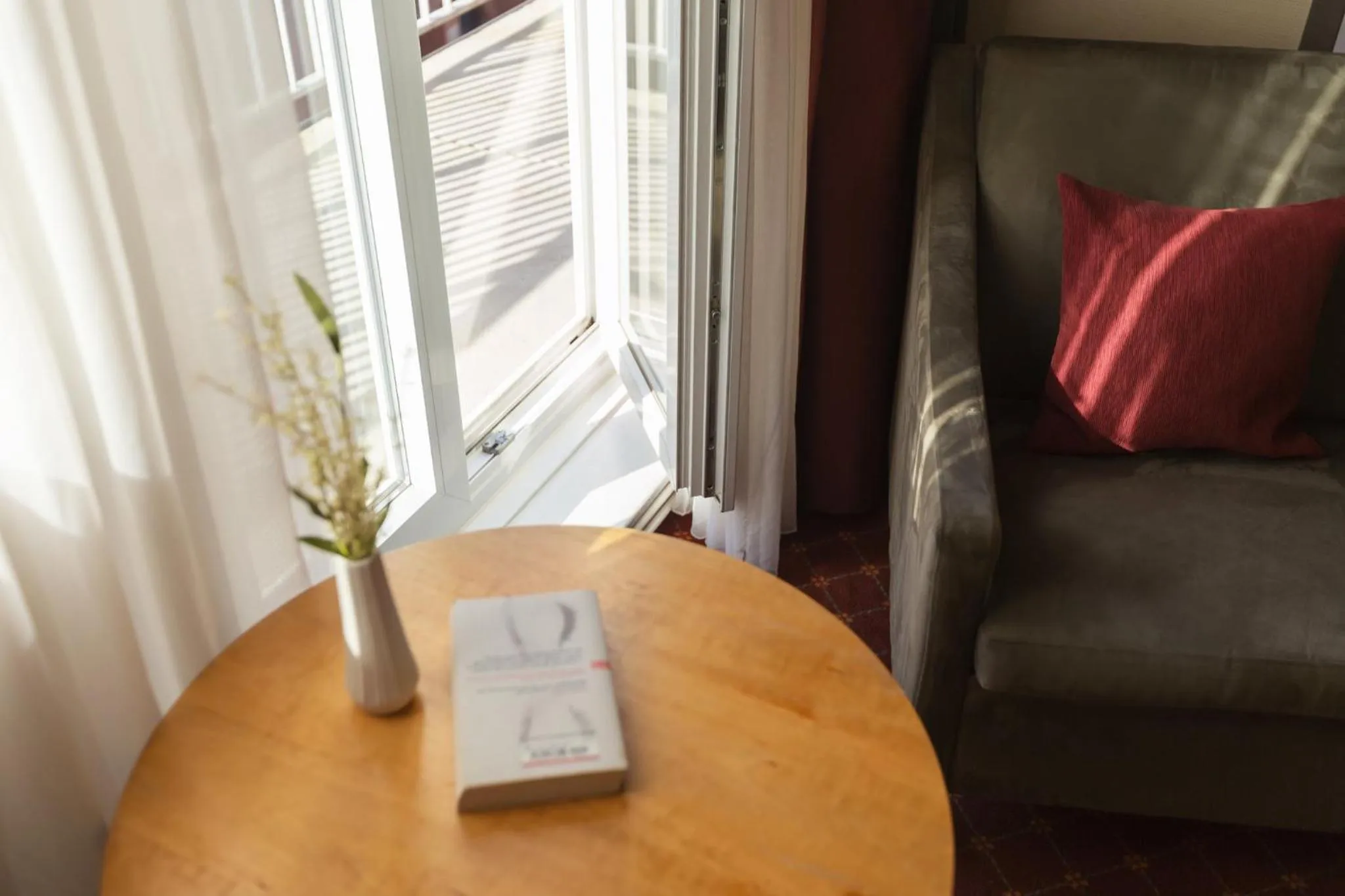 Standard Queen Room with Balcony in Garner Hotel Hamburg - Wandsbek Marktplatz by IHG