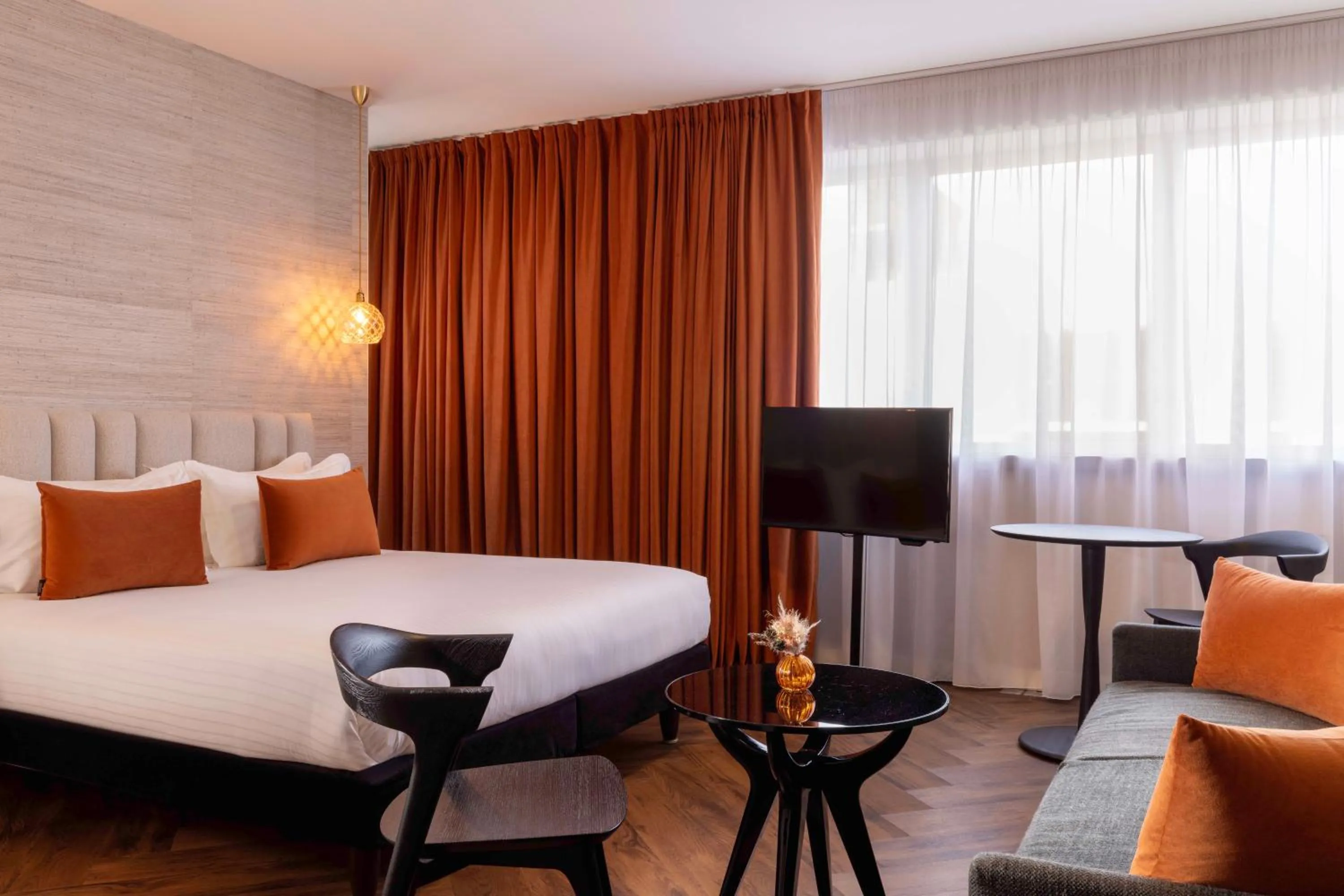 Junior Queen Suite in Best Western Plus Hôtel Isidore