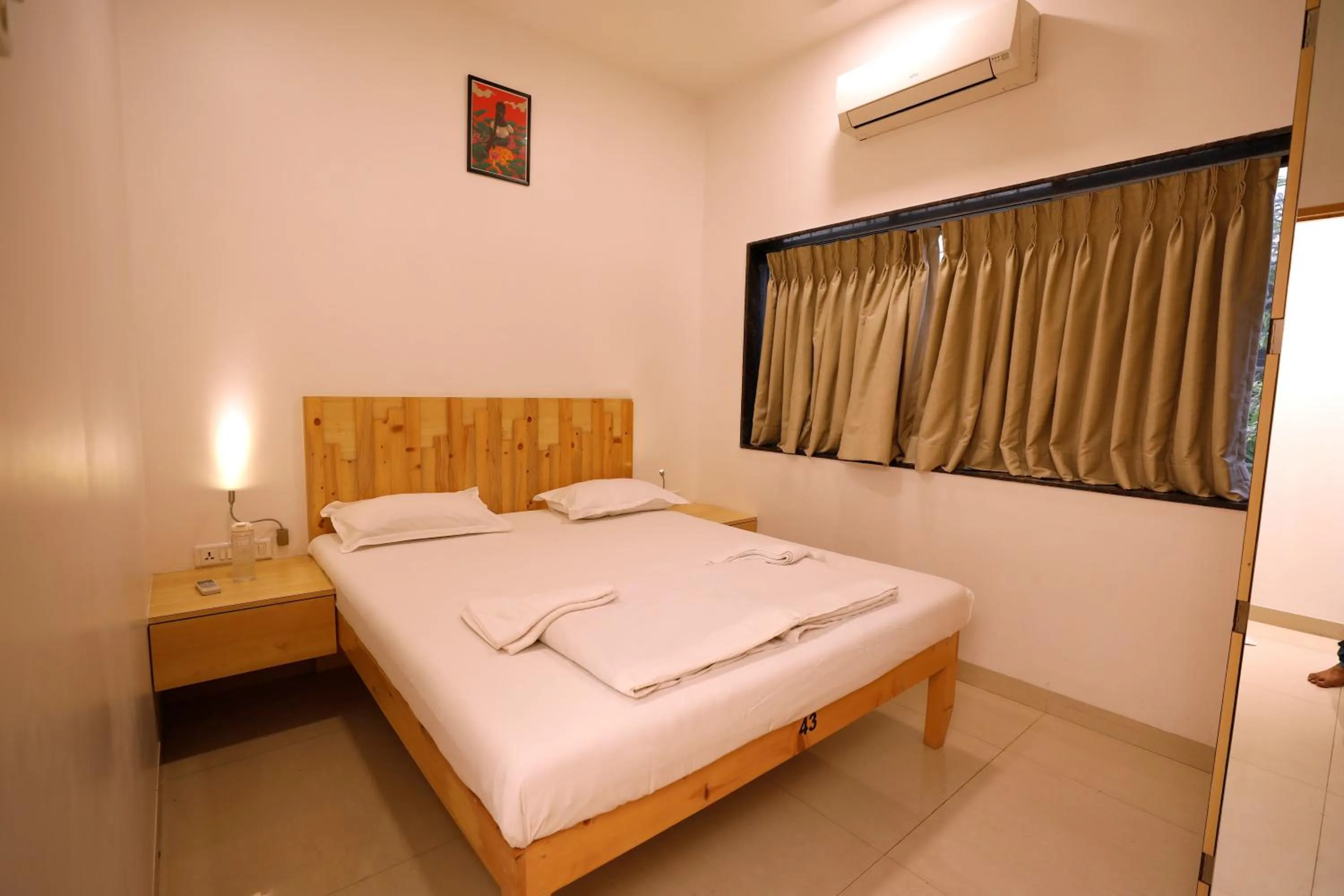 Deluxe Double Room with Shower in Nap Manor Hostels