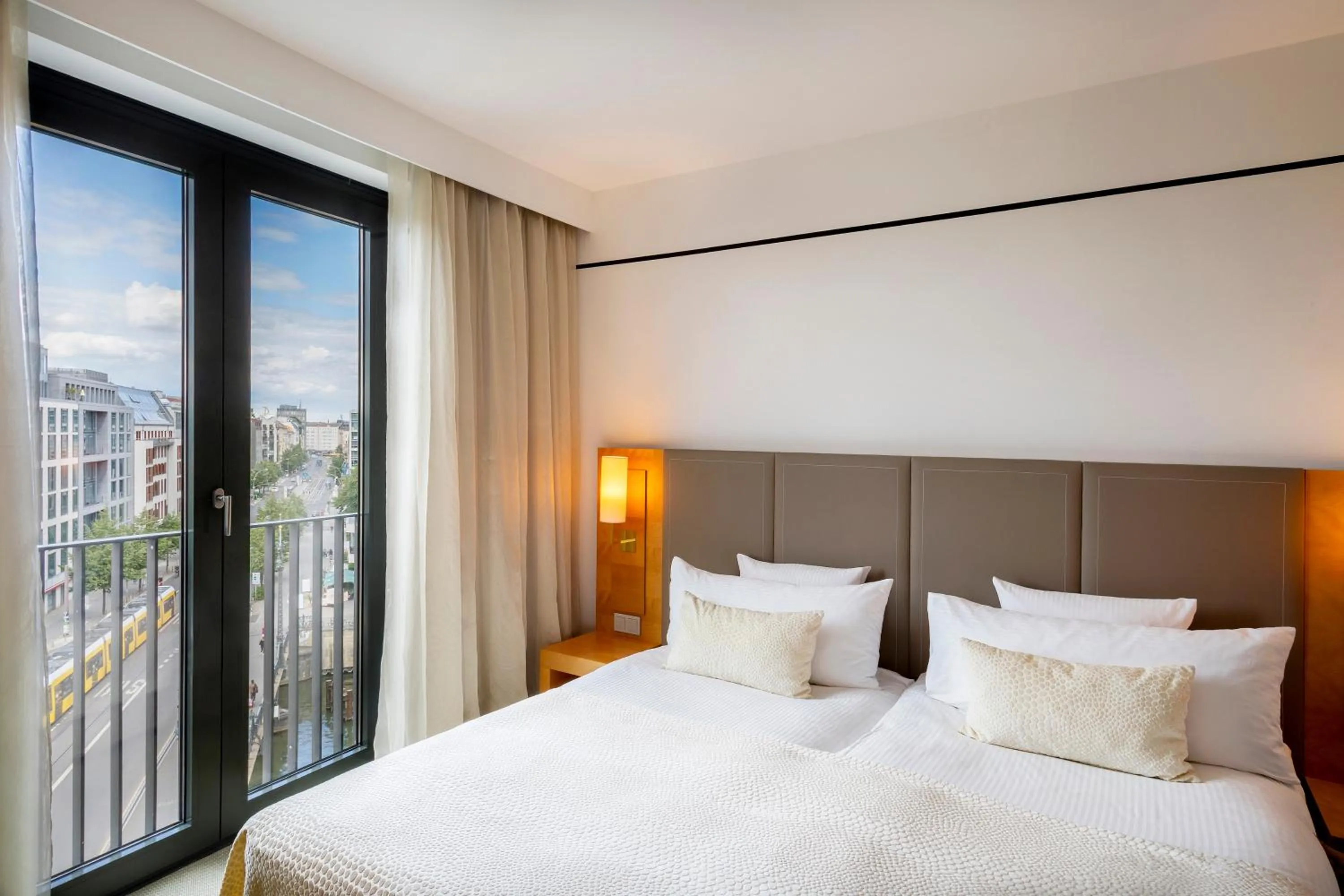 Premium Double Room with River View in Meliá Berlin