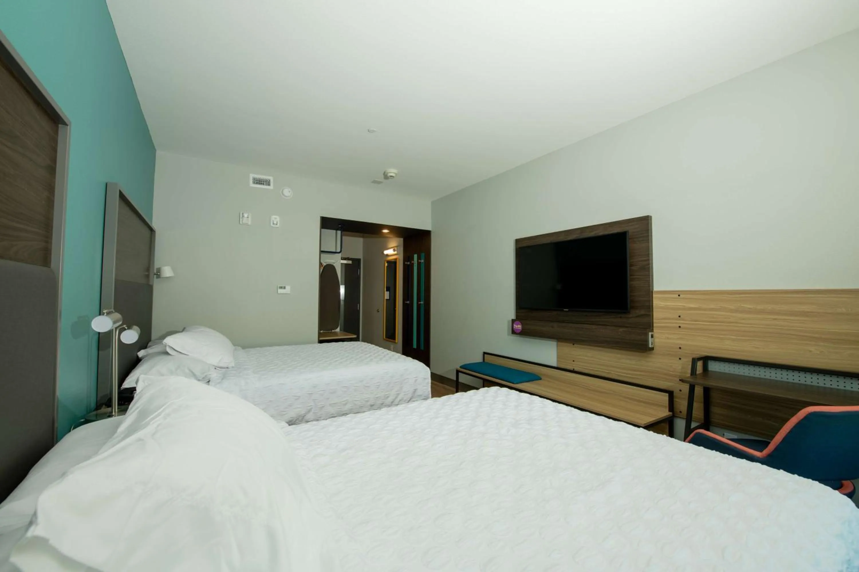 Queen Room with Two Queen Beds - Mobility and Hearing Access in Tru By Hilton The Colony