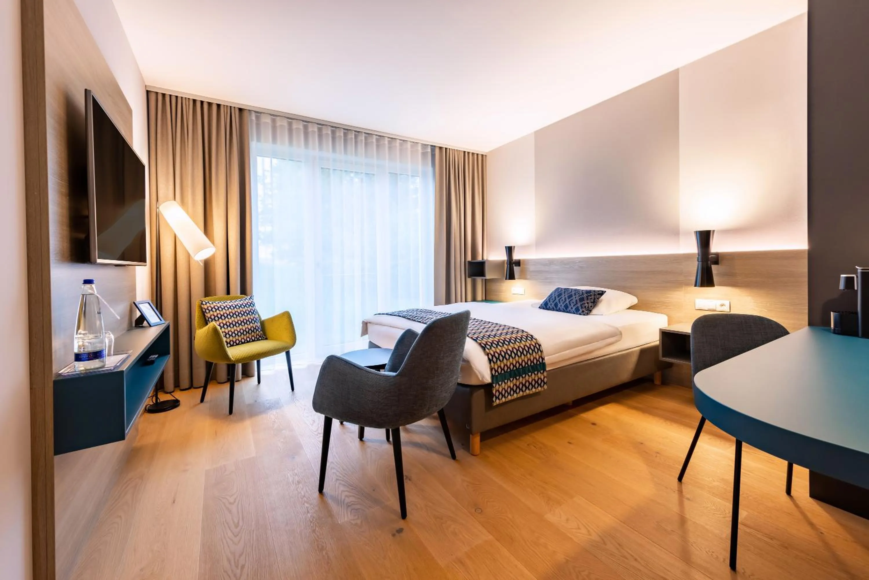 Superior Double Room Amalia+ with Kitchenette and Air Conditioning in Parkhotel Maximilian Ottobeuren