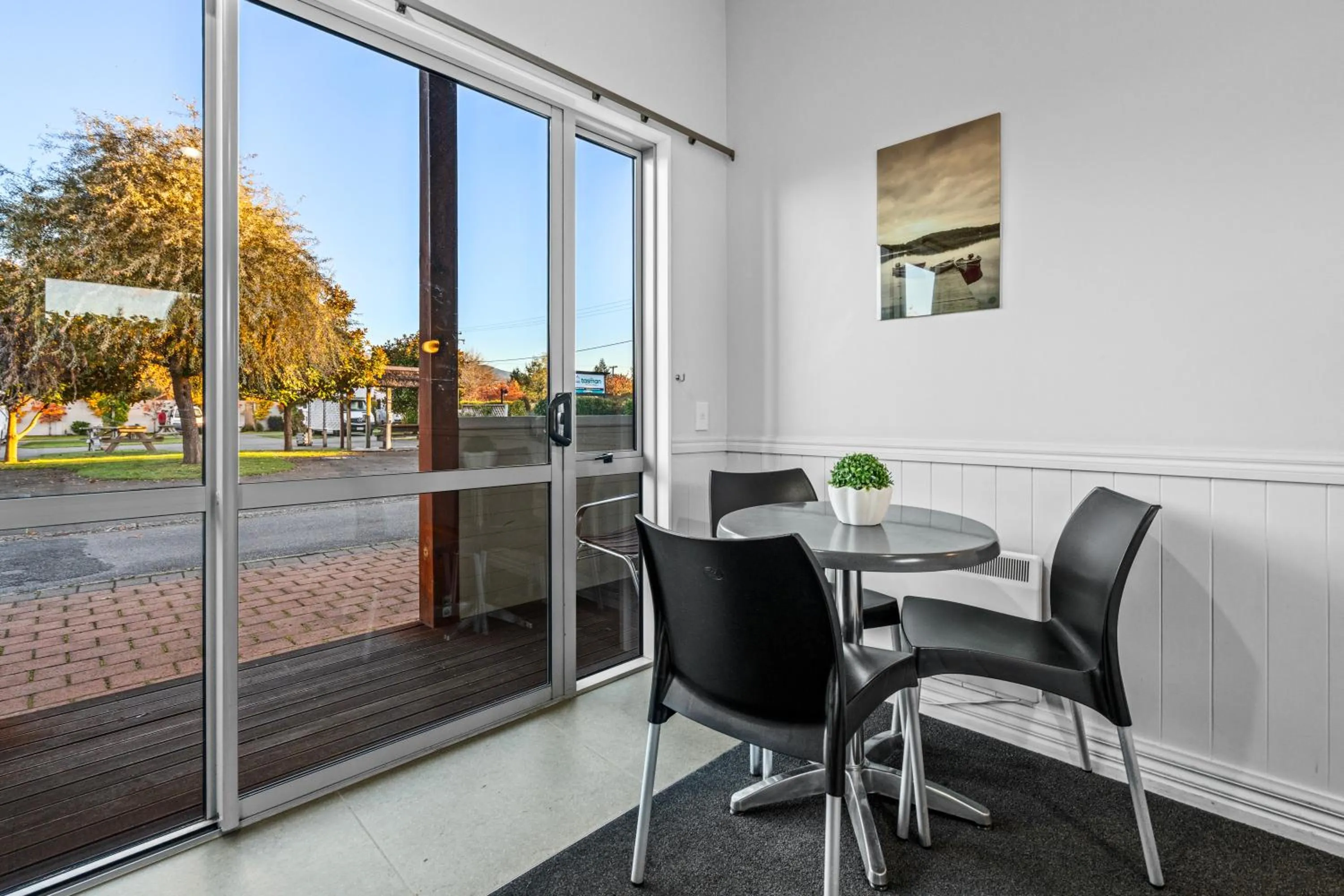 Family Cabin - Queen and Single in Tasman Holiday Parks - Te Anau